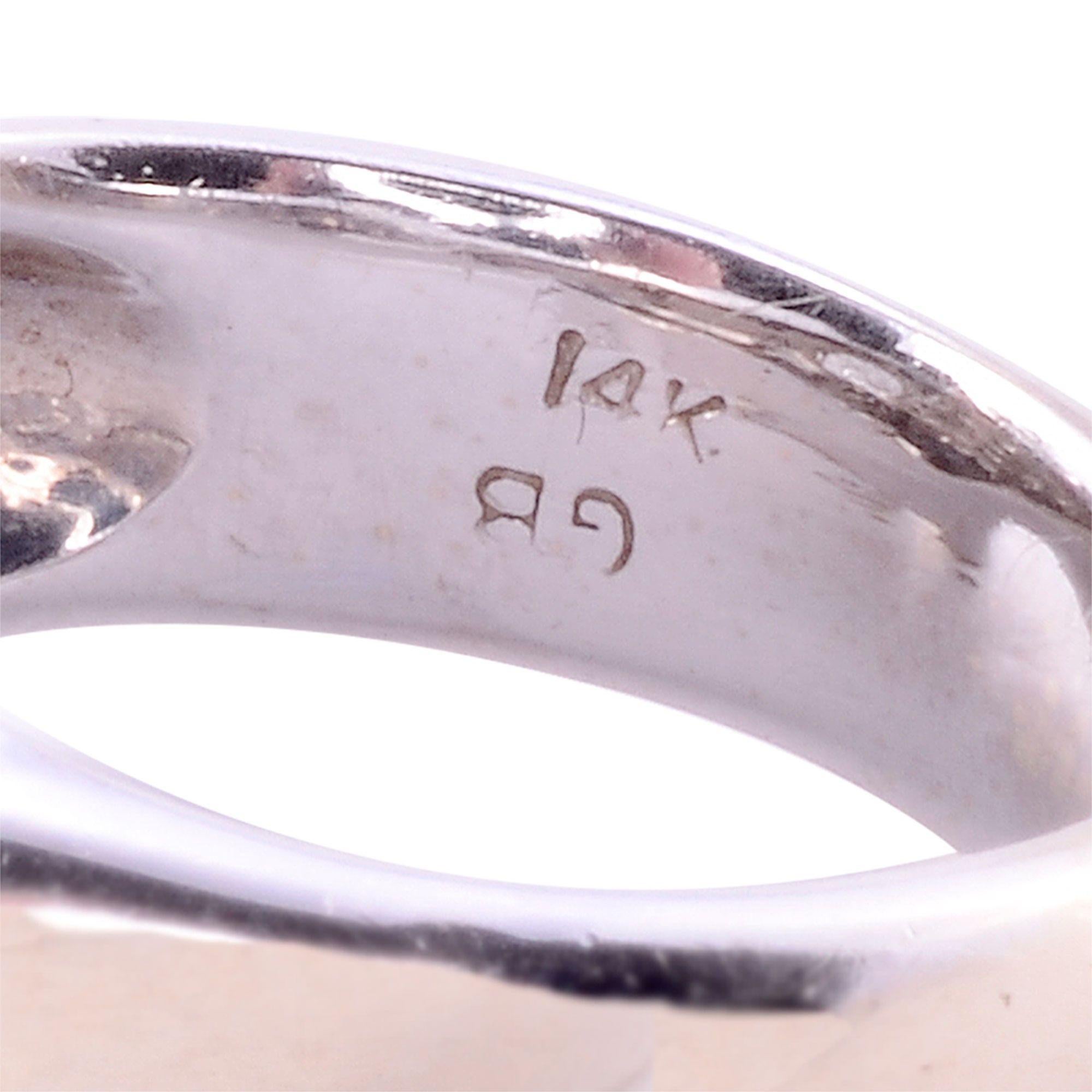 Contemporary 1.08 Carat Radiant Cut VVS2 Diamond Ring For Sale