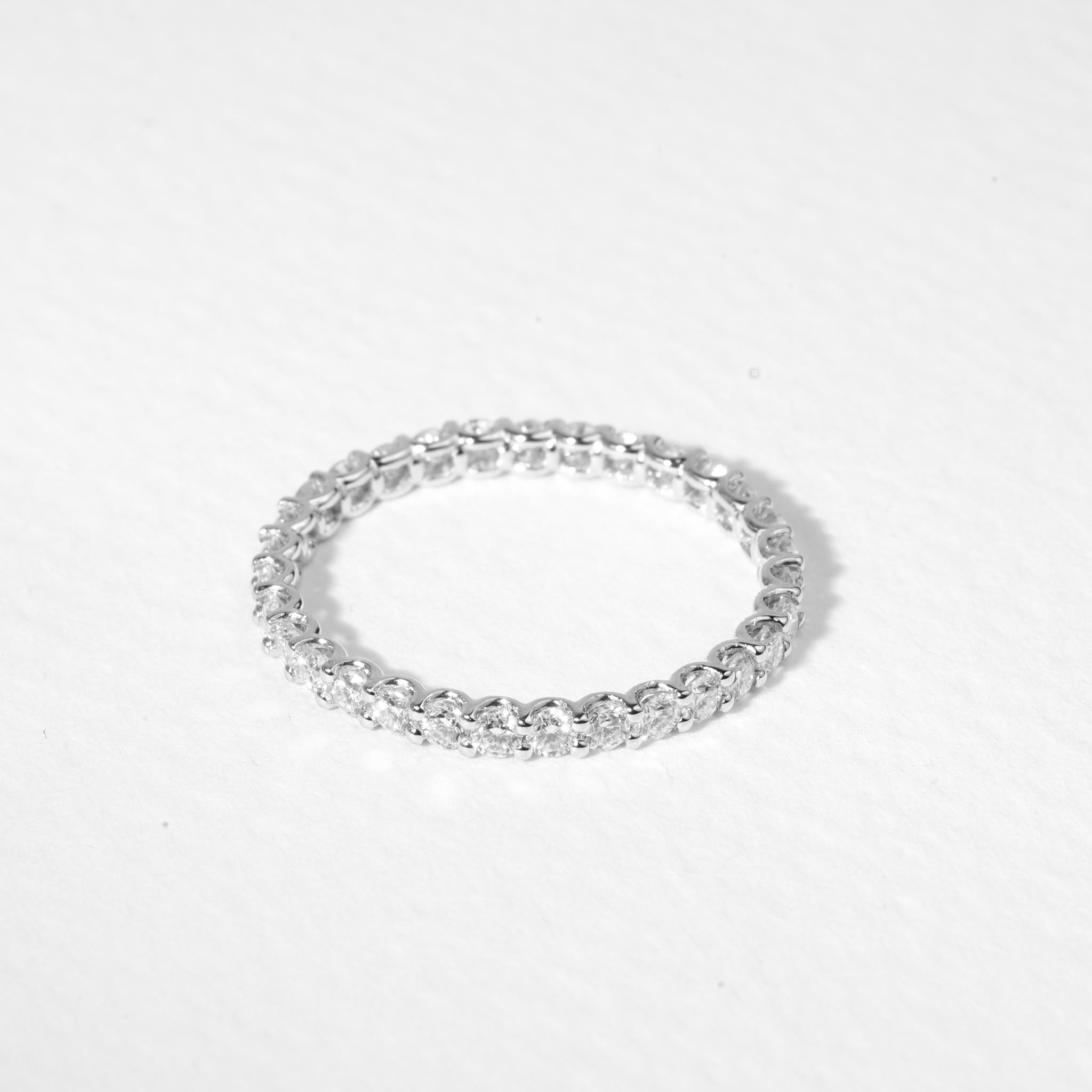 Art Deco 1.08ct Round-Cut Diamond Wedding Band in 18K White Gold – Timeless Refined Grace For Sale