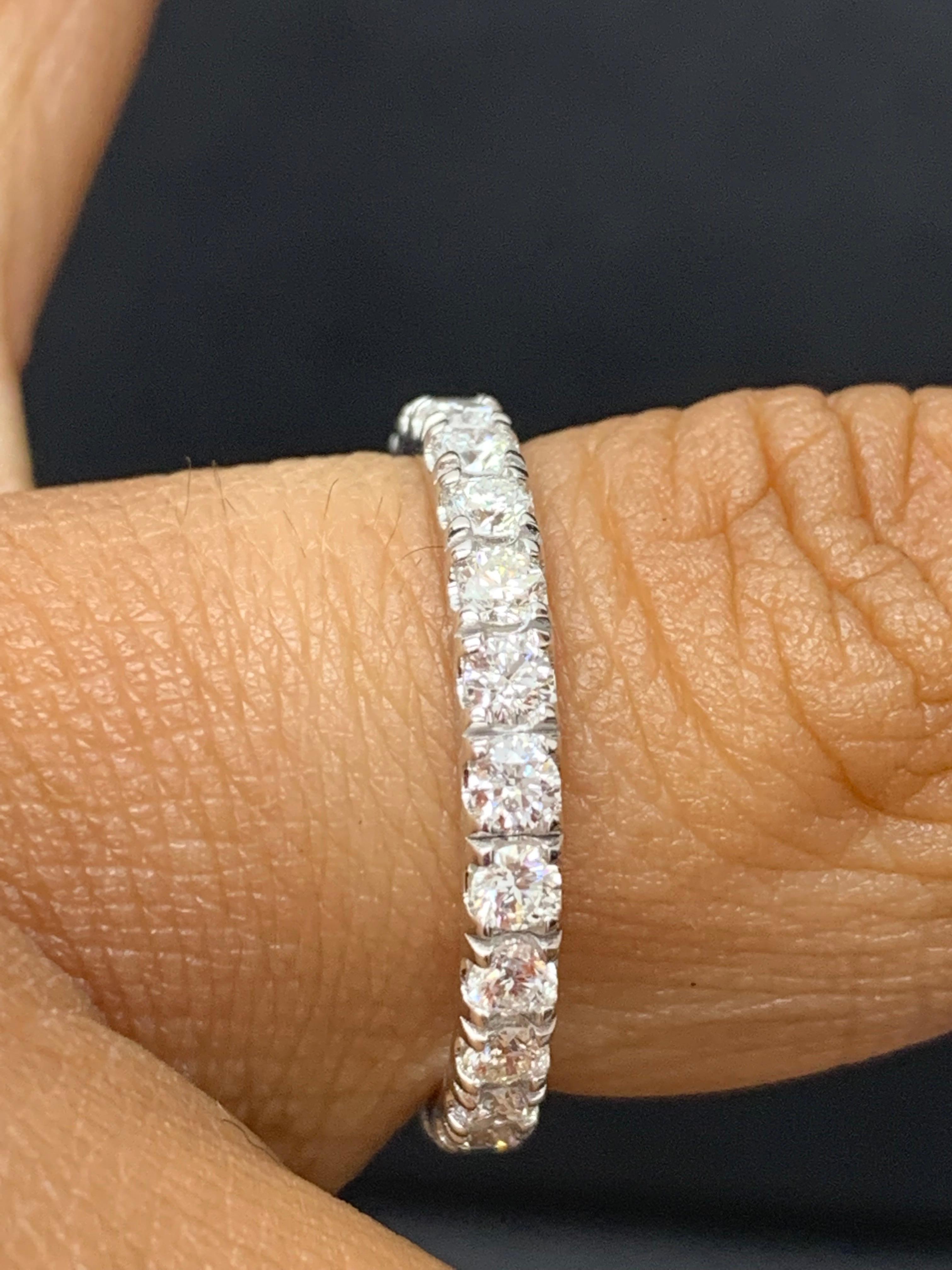 Alliance d'éternité en or blanc 14 carats avec diamants ronds de 1,08 carat Neuf - En vente à NEW YORK, NY