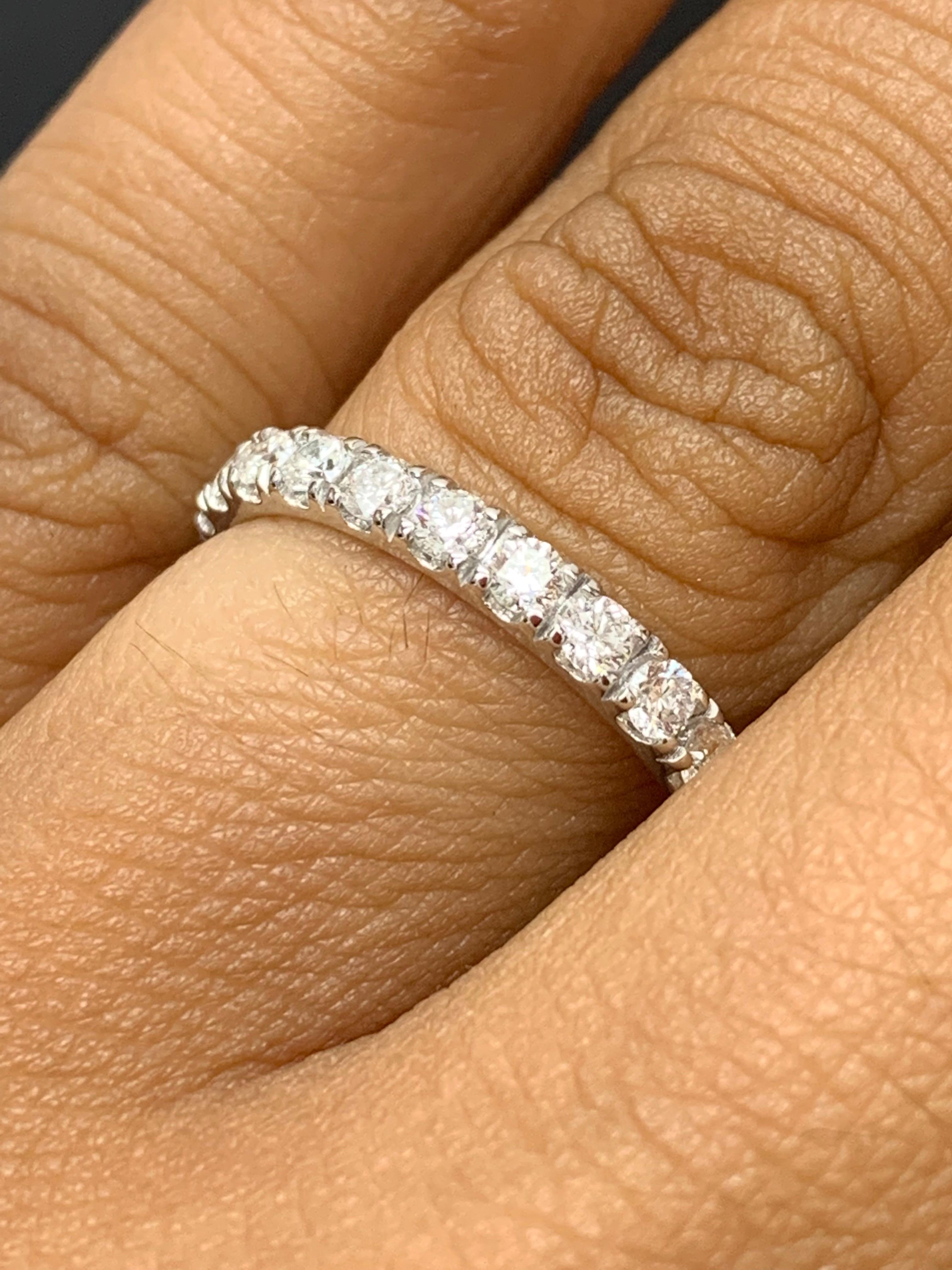 Alliance d'éternité en or blanc 14 carats avec diamants ronds de 1,08 carat en vente 1