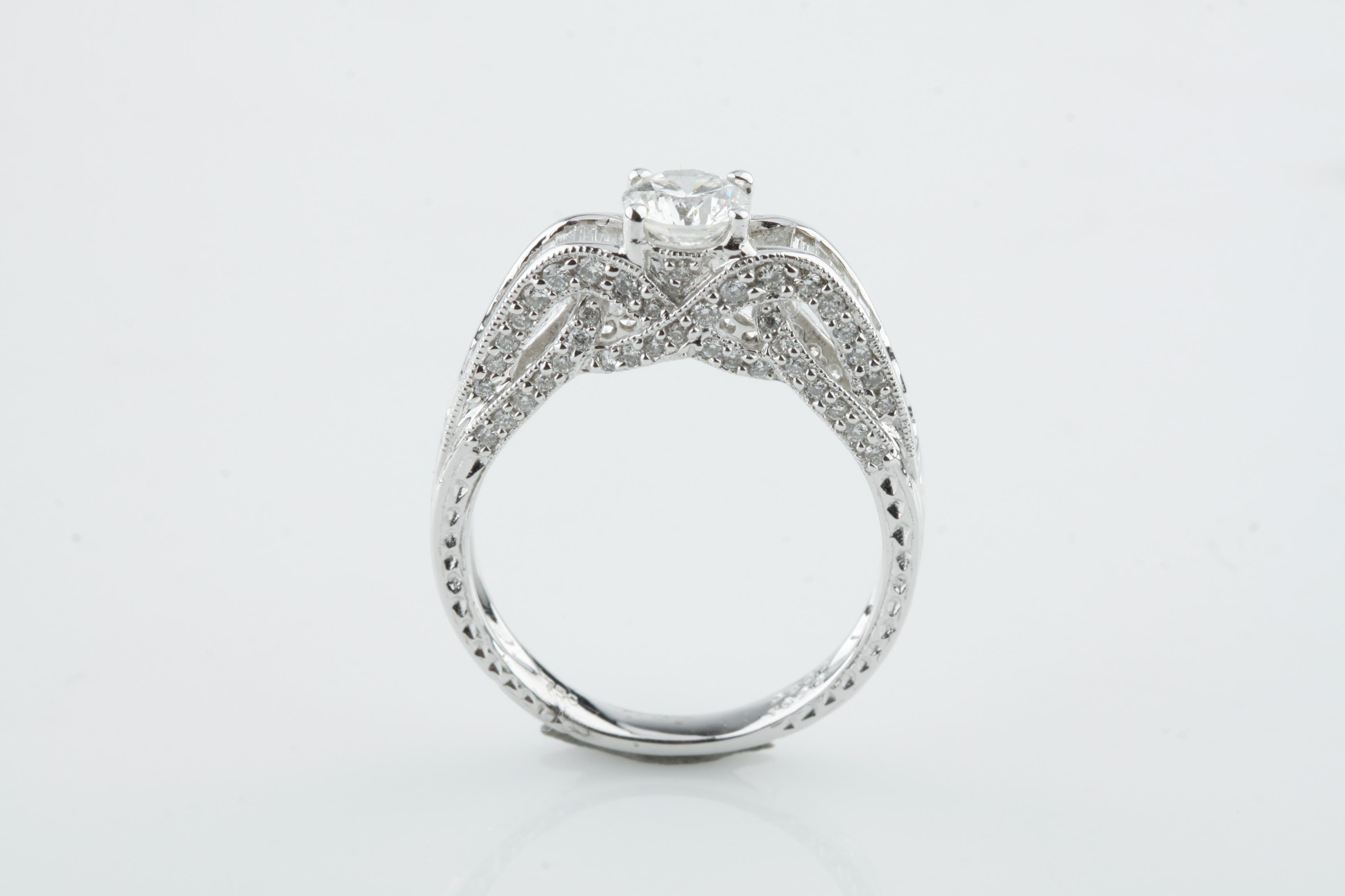 Modern 1.08 Carat Round Diamond Solitaire 18 Karat White Gold Engagement Ring For Sale