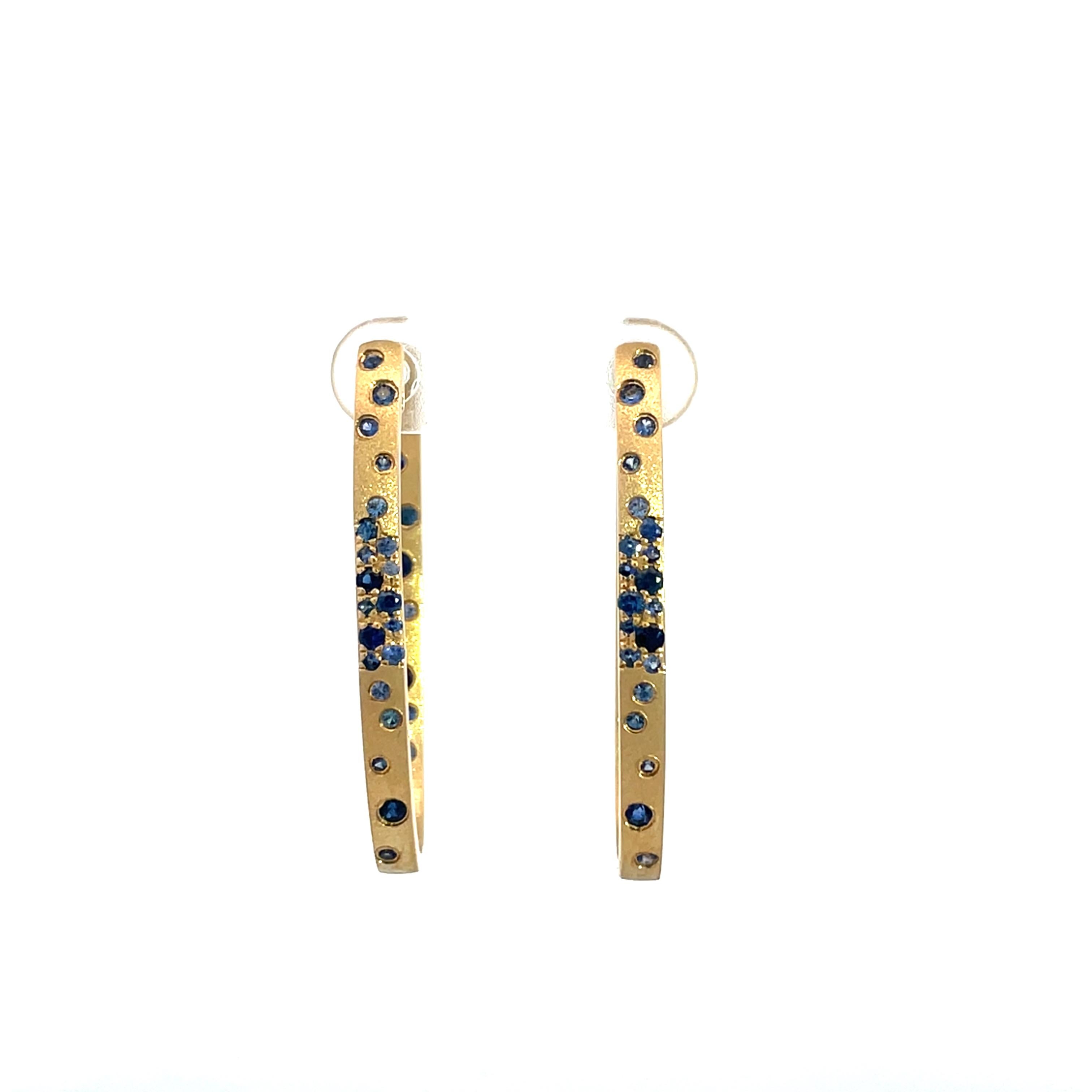 Round Cut 1.08 Carat Sapphire Flush Set Oval Hoop Yellow Gold Earrings For Sale