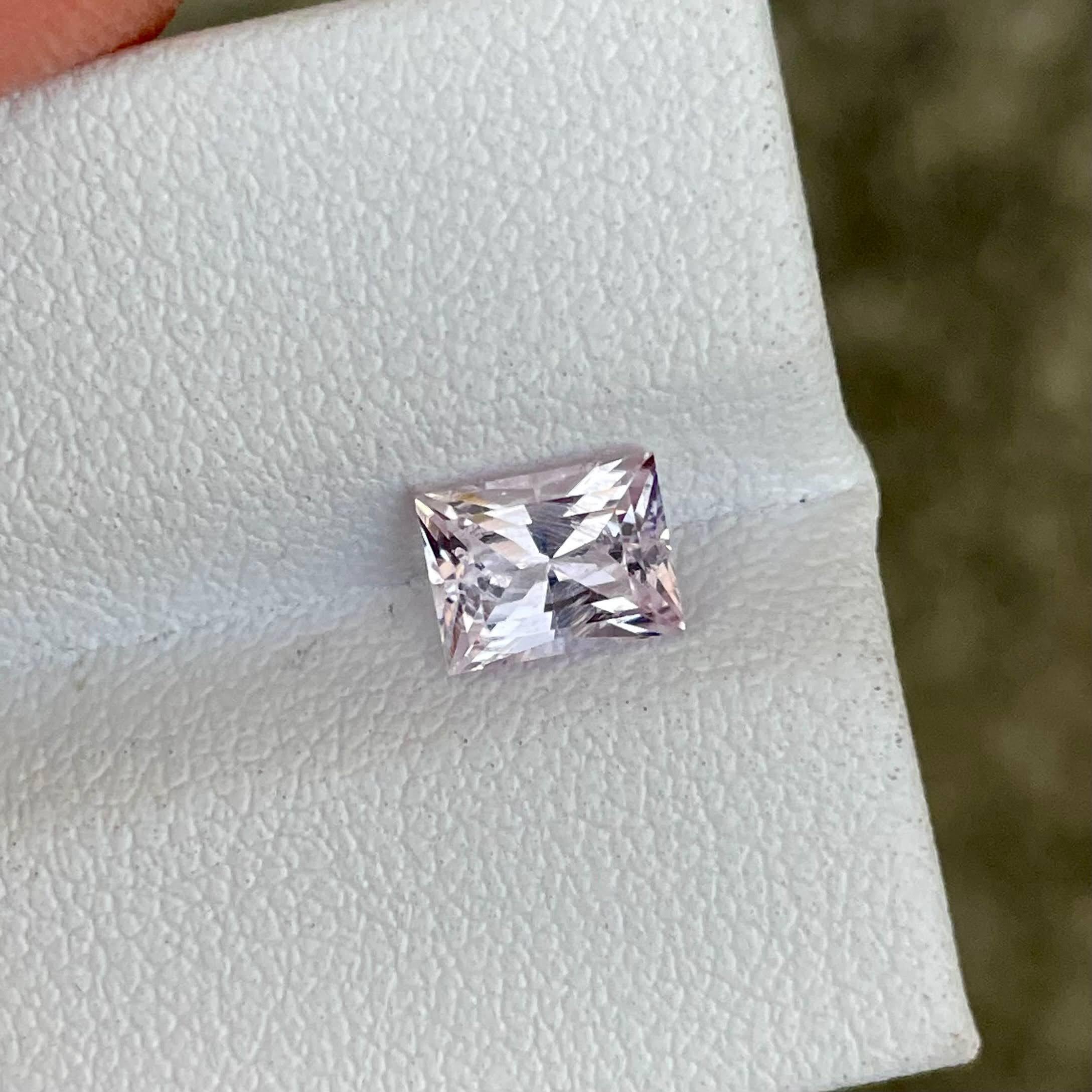 1.08 carats Pink Morganite Stone Baguette Cut Natural African Gemstone For Sale 1