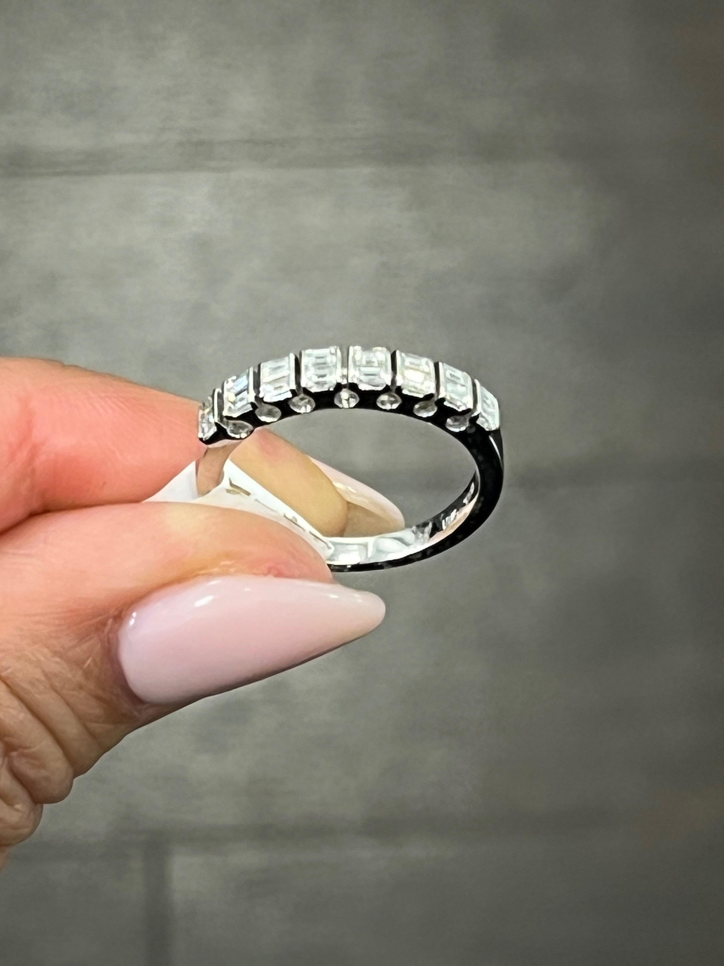 Baguette Cut 1.08 ct Baguette Diamond Ring For Sale