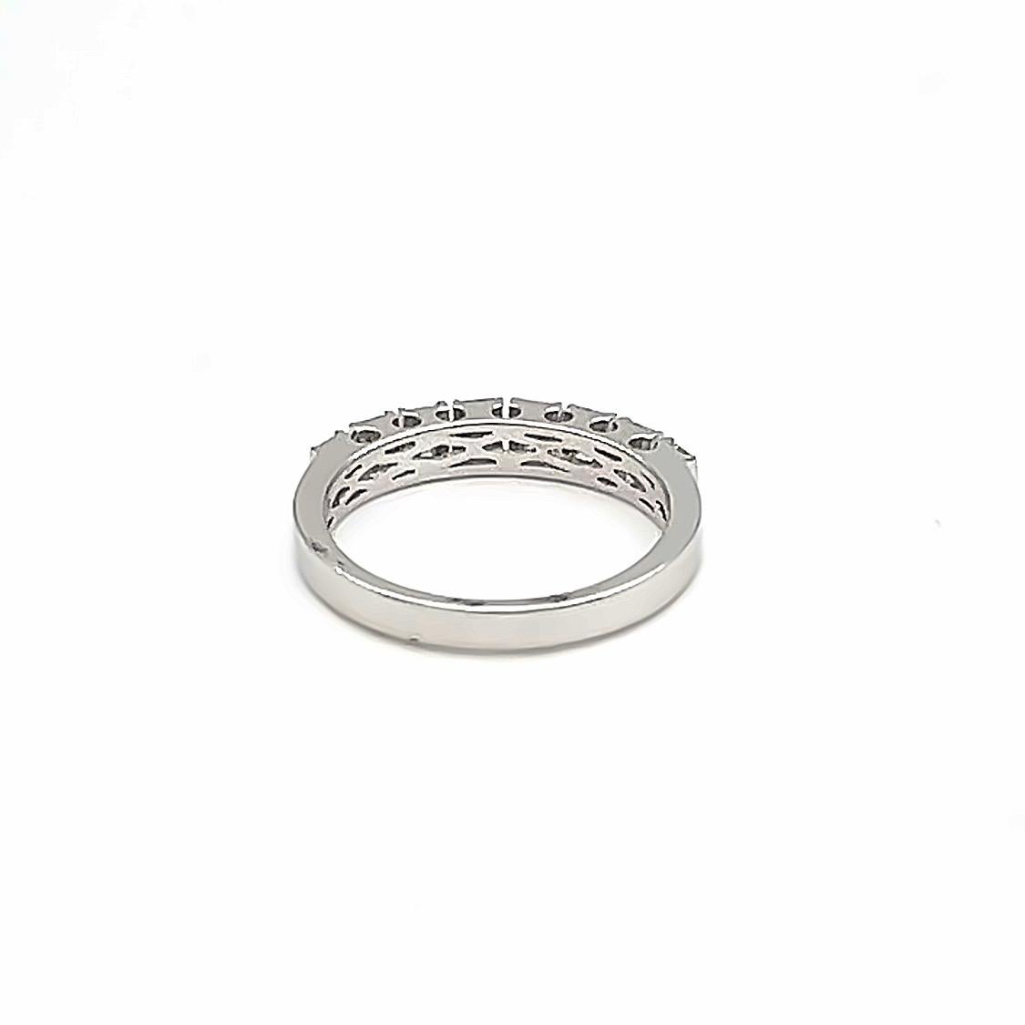 Women's or Men's 1.08 ct Baguette Diamond Ring For Sale