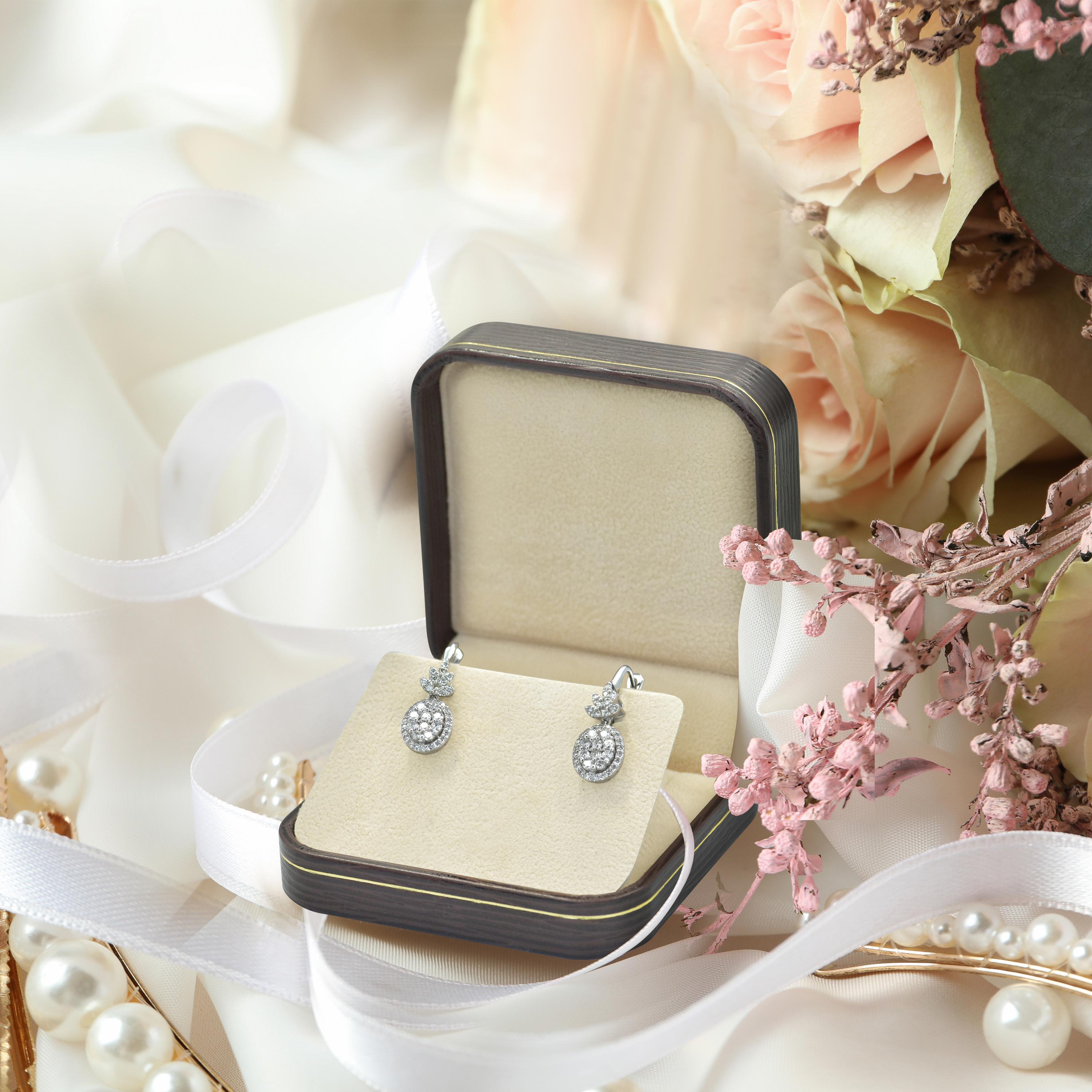 1.08ct Diamond Flower Drop Earrings 18k Gold For Sale 1