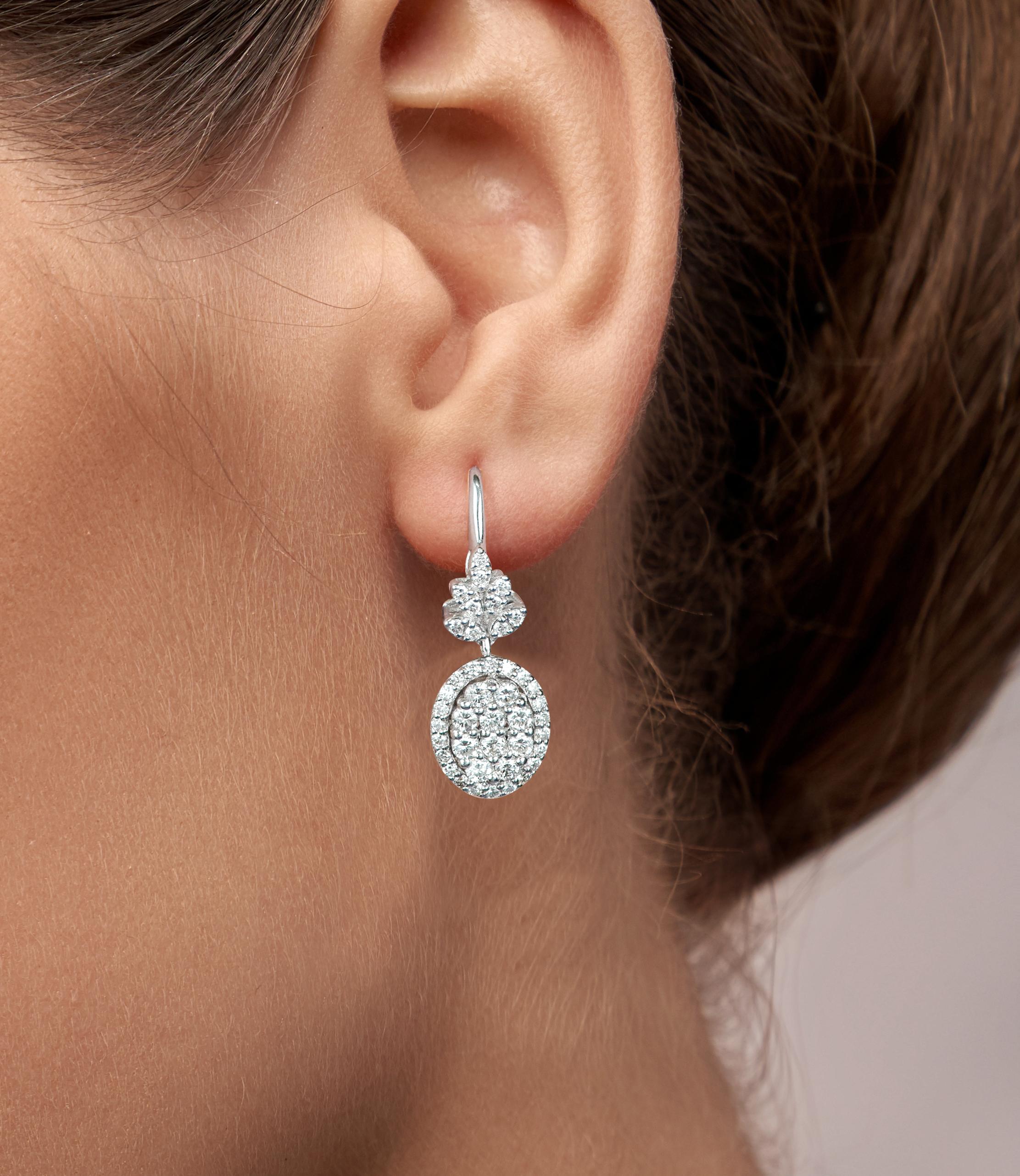 1.08ct Diamond Flower Drop Earrings 18k Gold For Sale 2