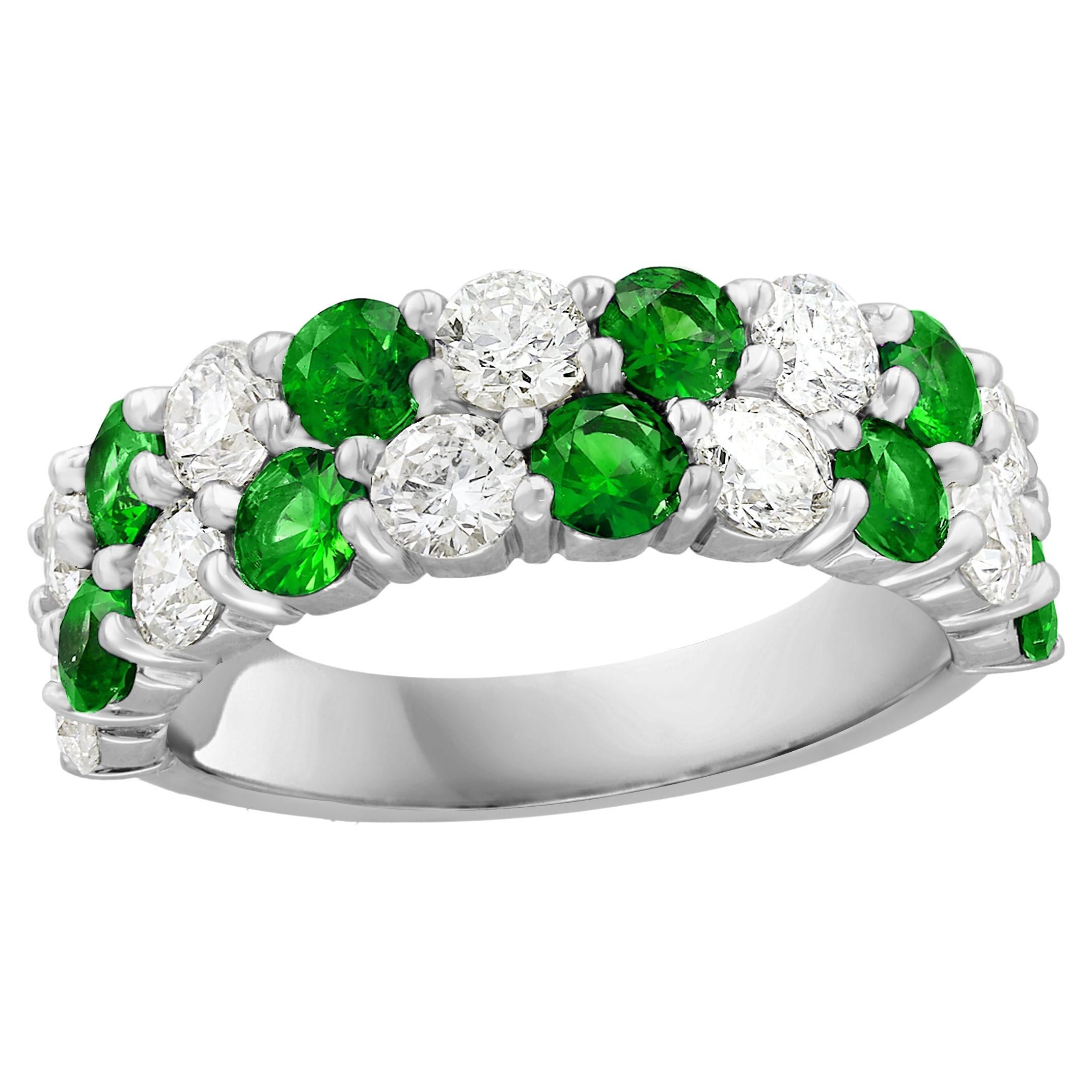 1.08 Ct Round Cut Emerald and Diamond Double Row ZicZac Band Ring 14K White Gold For Sale