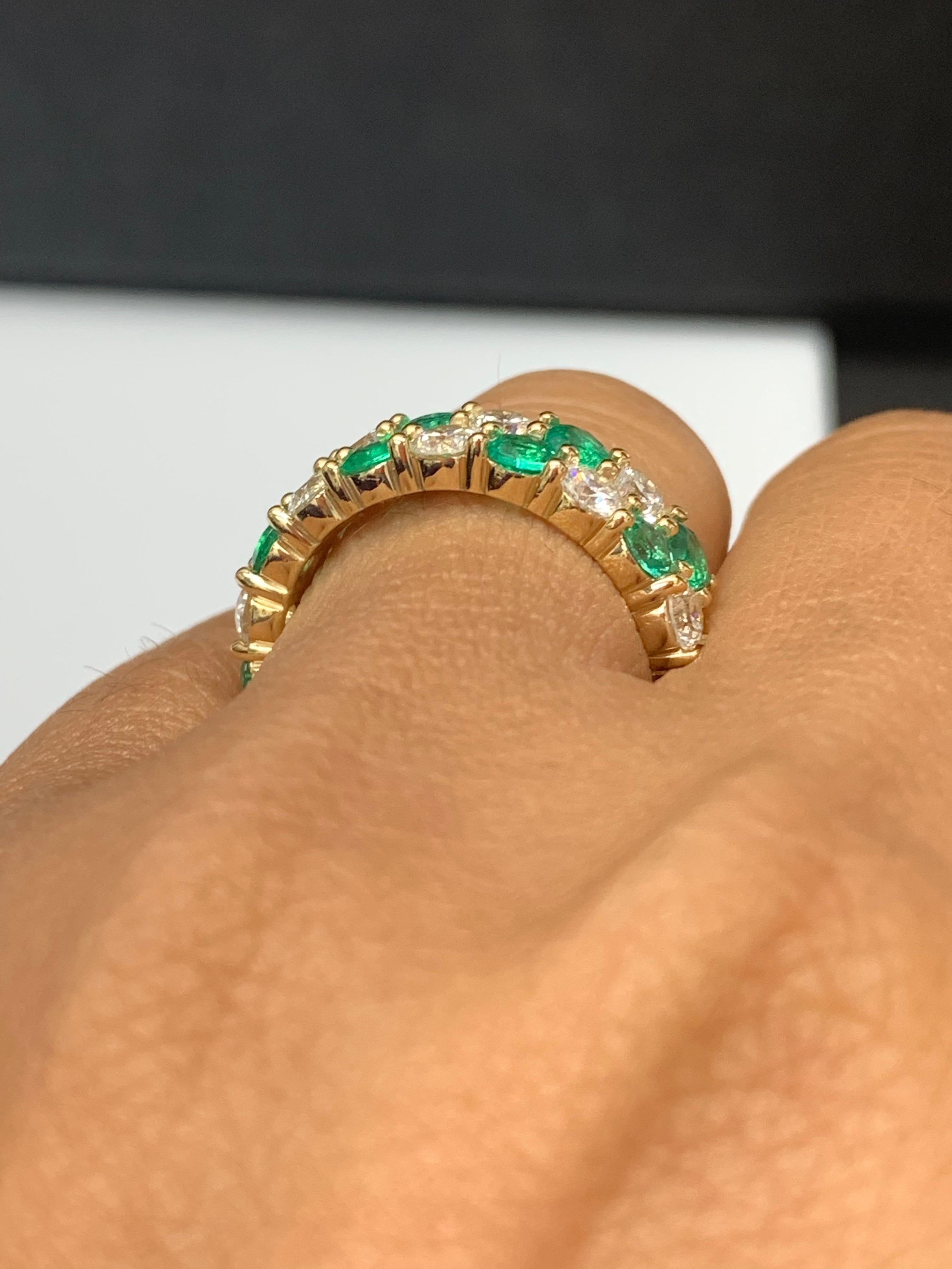 1.08 Ct Round Cut Emerald Diamond Double Row ZicZac Band Ring 14K Yellow Gold For Sale 5