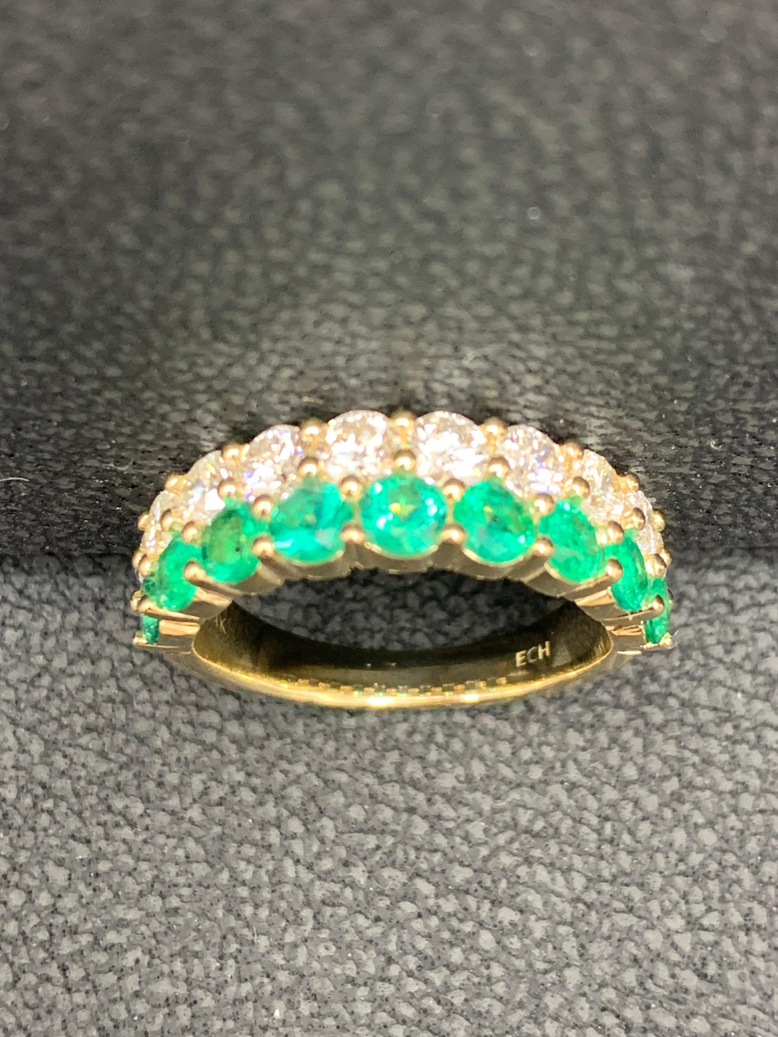 Women's 1.08 Ct Round Shape Emerald and Diamond Double Row Band Ring in 14K Yellow Gold For Sale