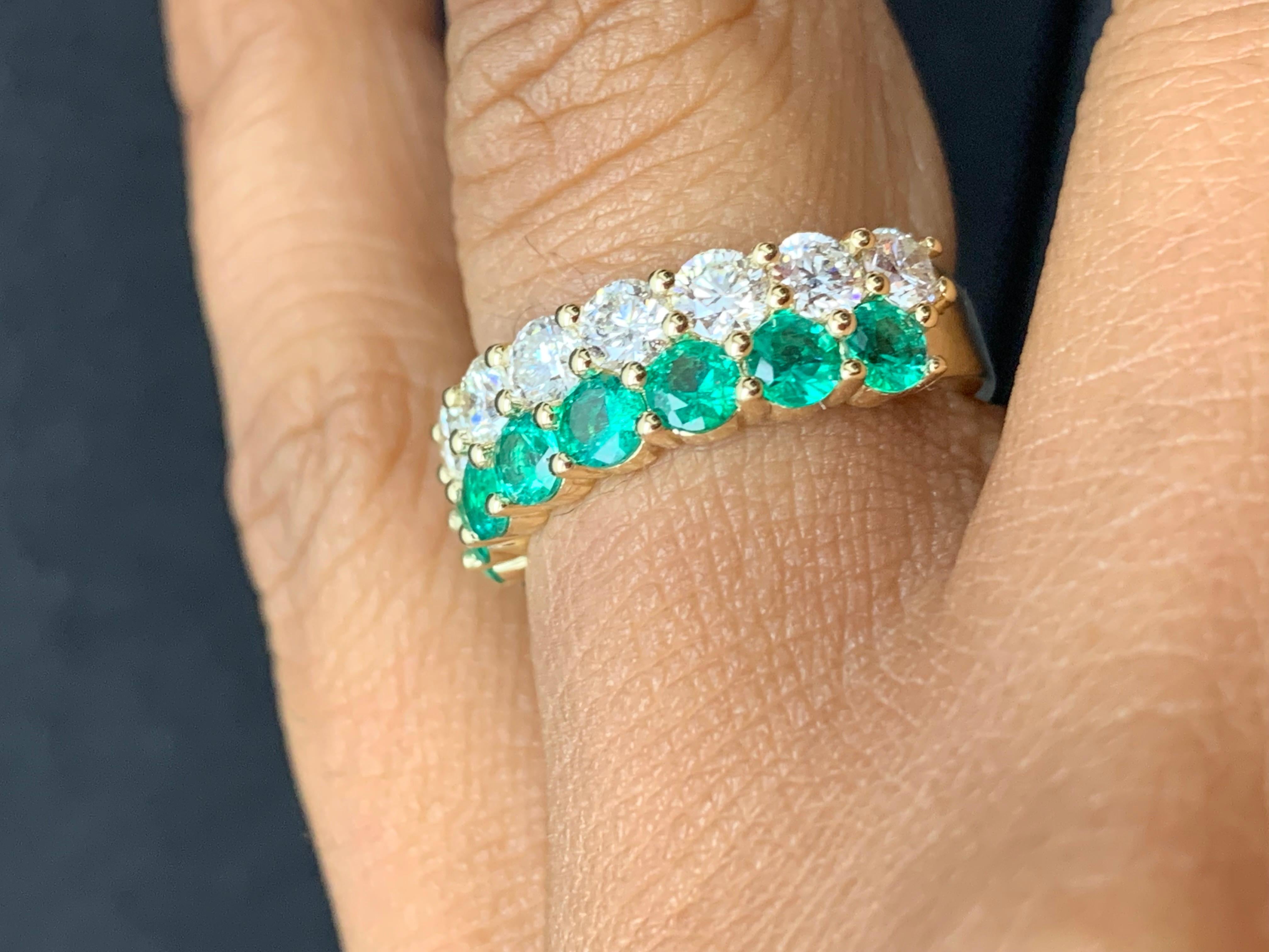 1.08 Ct Round Shape Emerald and Diamond Double Row Band Ring in 14K Yellow Gold For Sale 2