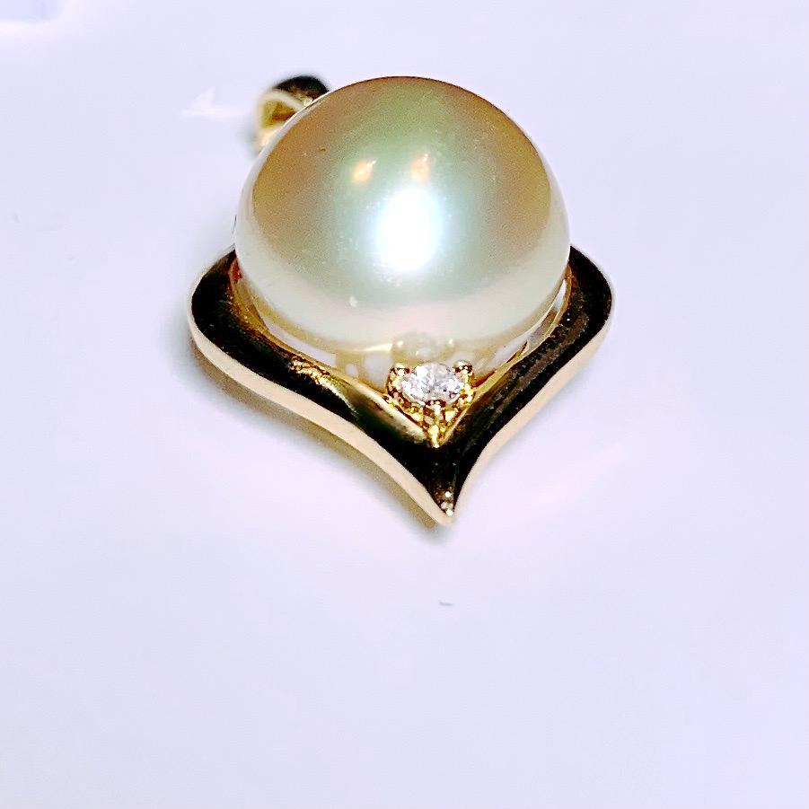 Bead Golden Colour South Sea Pearl and Diamond Pendant in 18K Yellow Gold For Sale