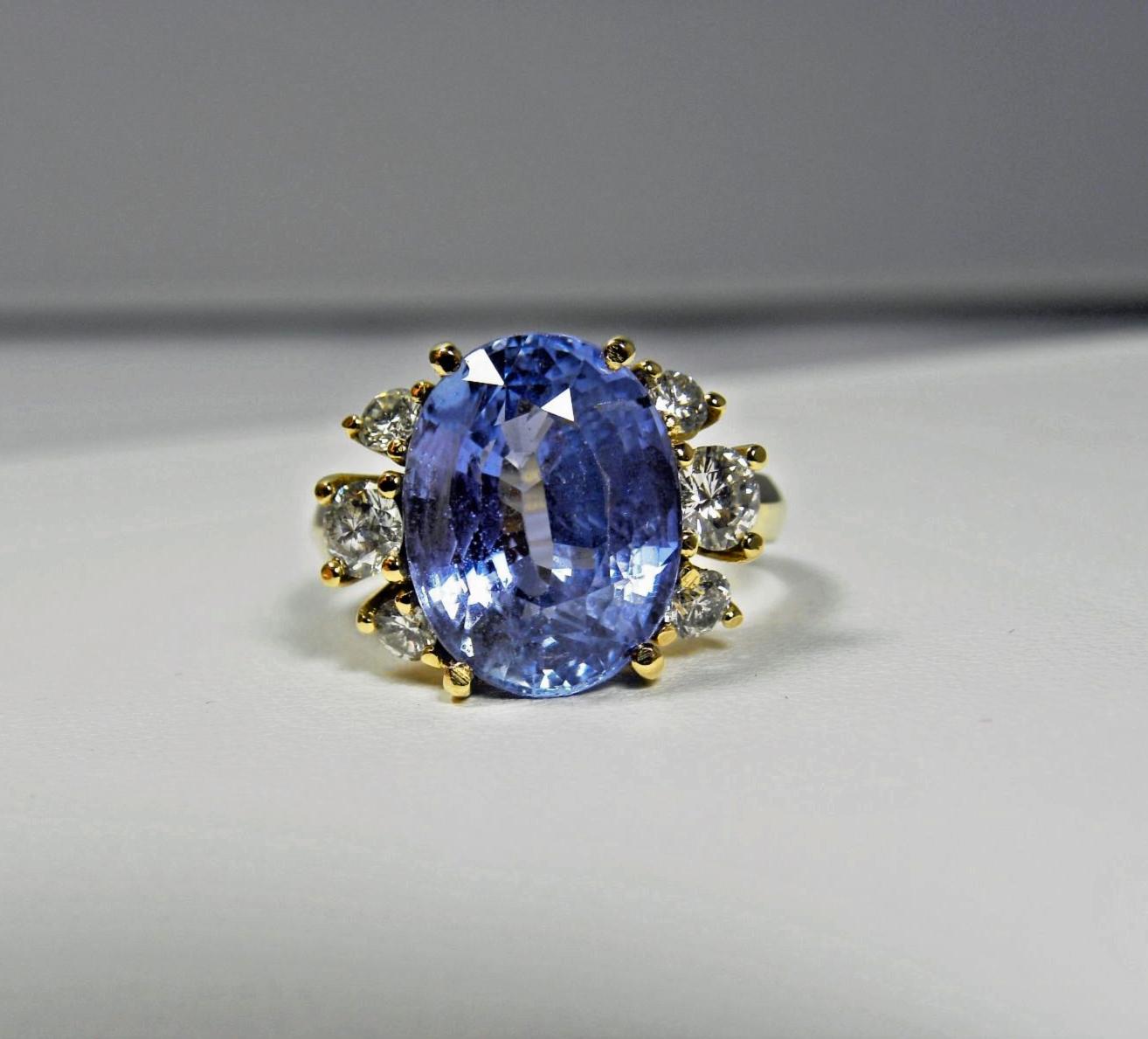 Oval Cut Unheated 10.80 Carat Violet Blue Sapphire Diamond 18K Gold Ring For Sale