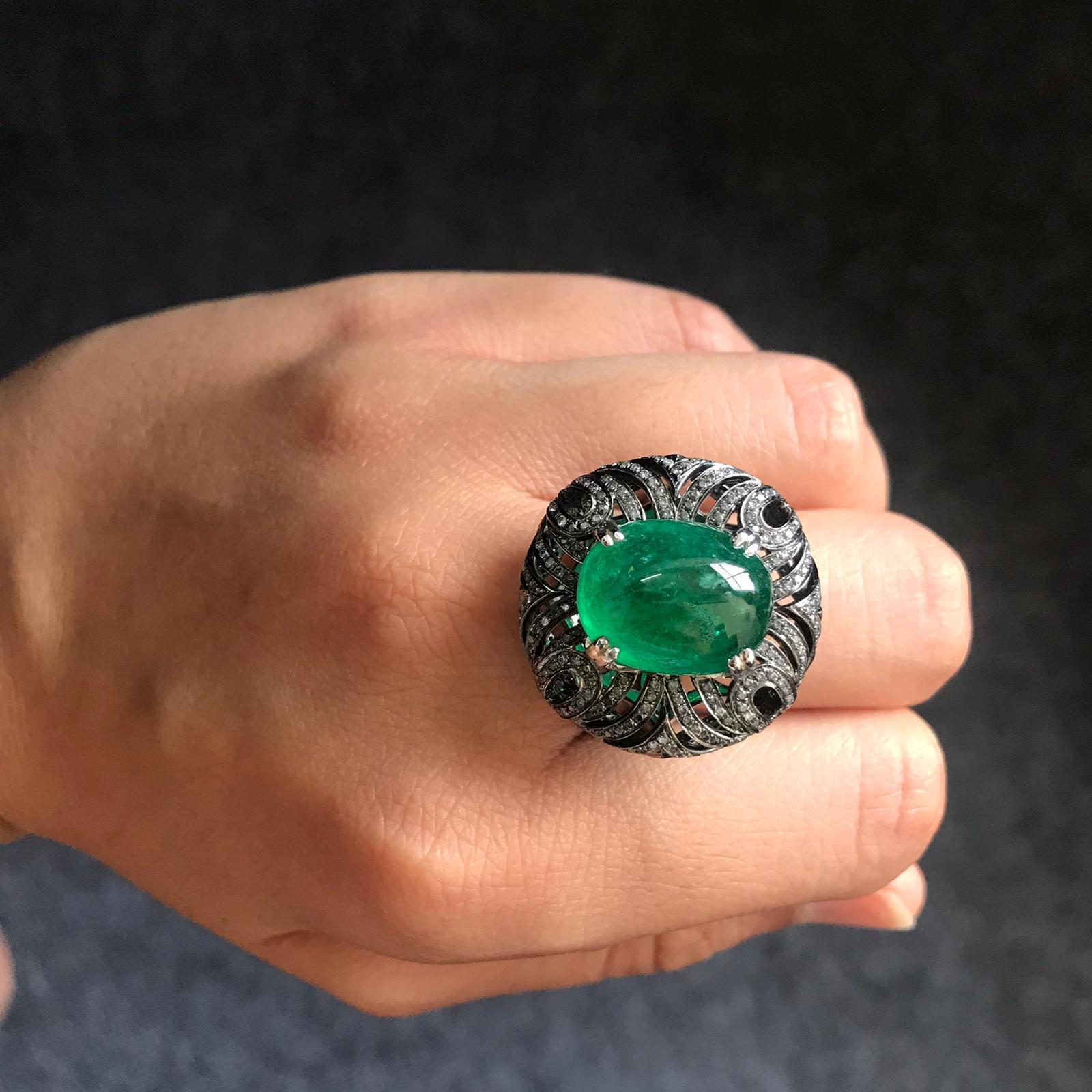 10.80 Carat Emerald Cabochon and Diamond 18K Gold Cocktail Ring In New Condition For Sale In Bangkok, Thailand