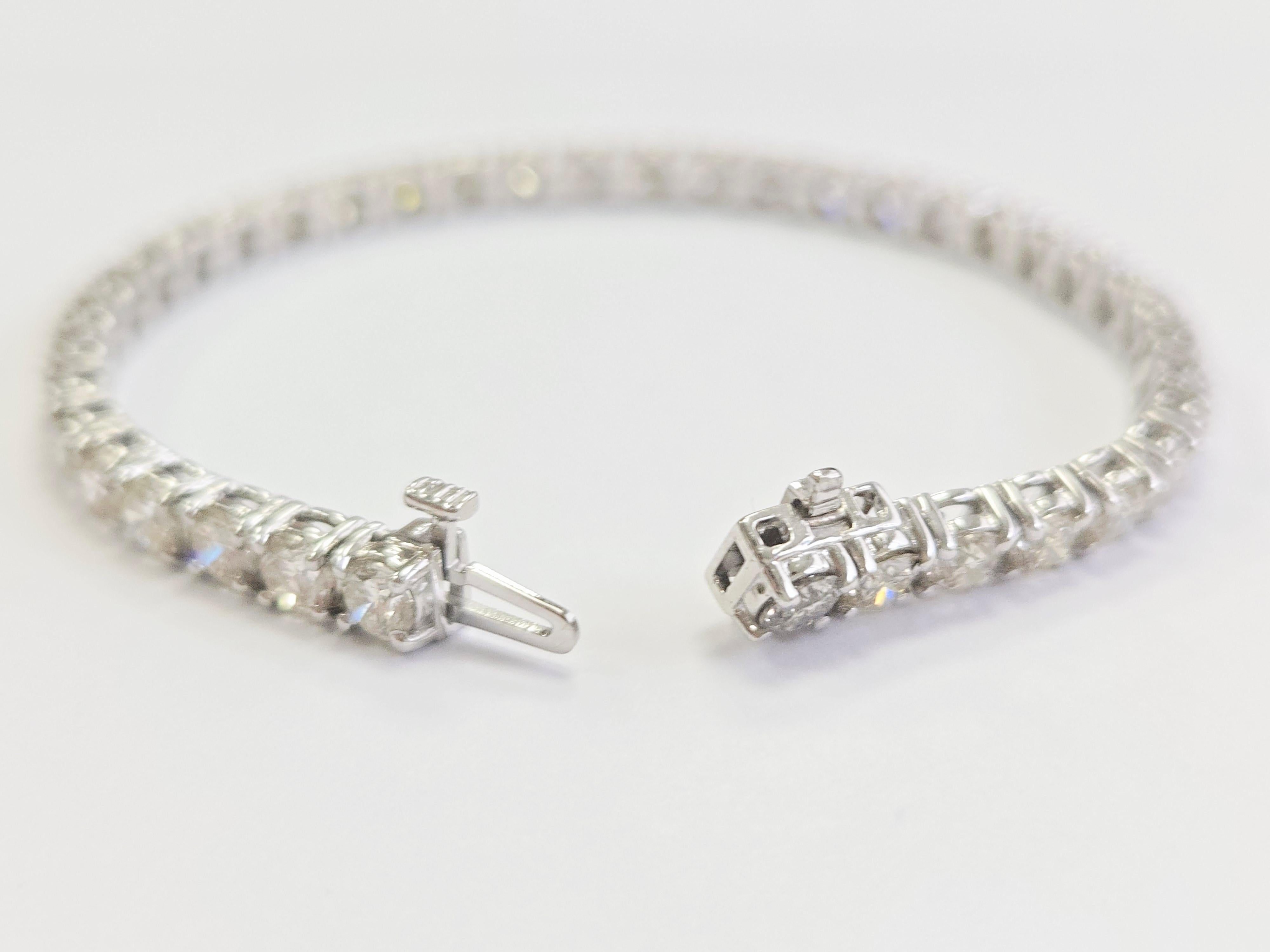 Bracelet tennis en or blanc 14 carats avec diamants naturels de 10,80 carats Neuf à Great Neck Plaza, NY