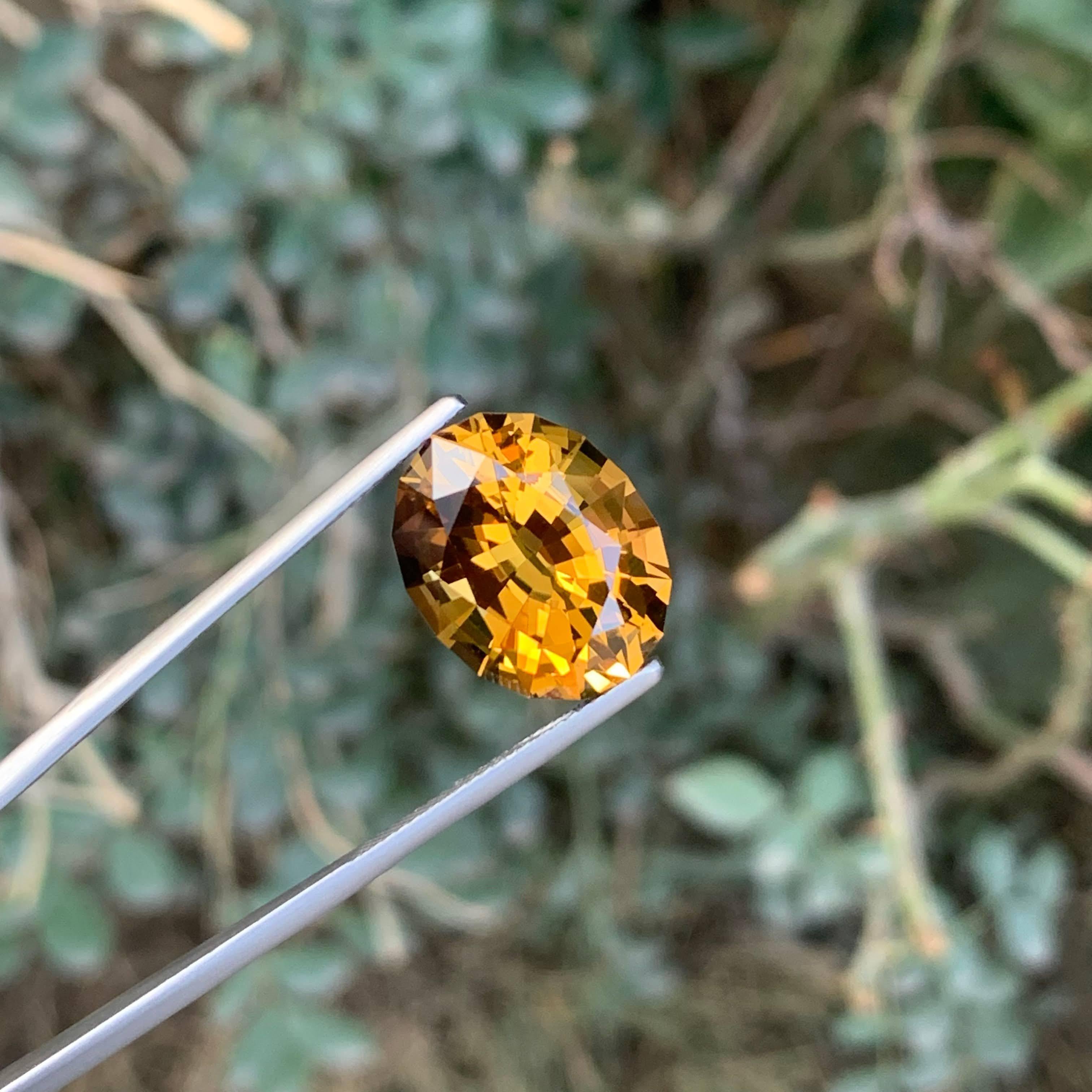 Moderne 10.80 Carat Natural Loose Brownish Color Citrine Oval Cut Brazilian Gemstone en vente