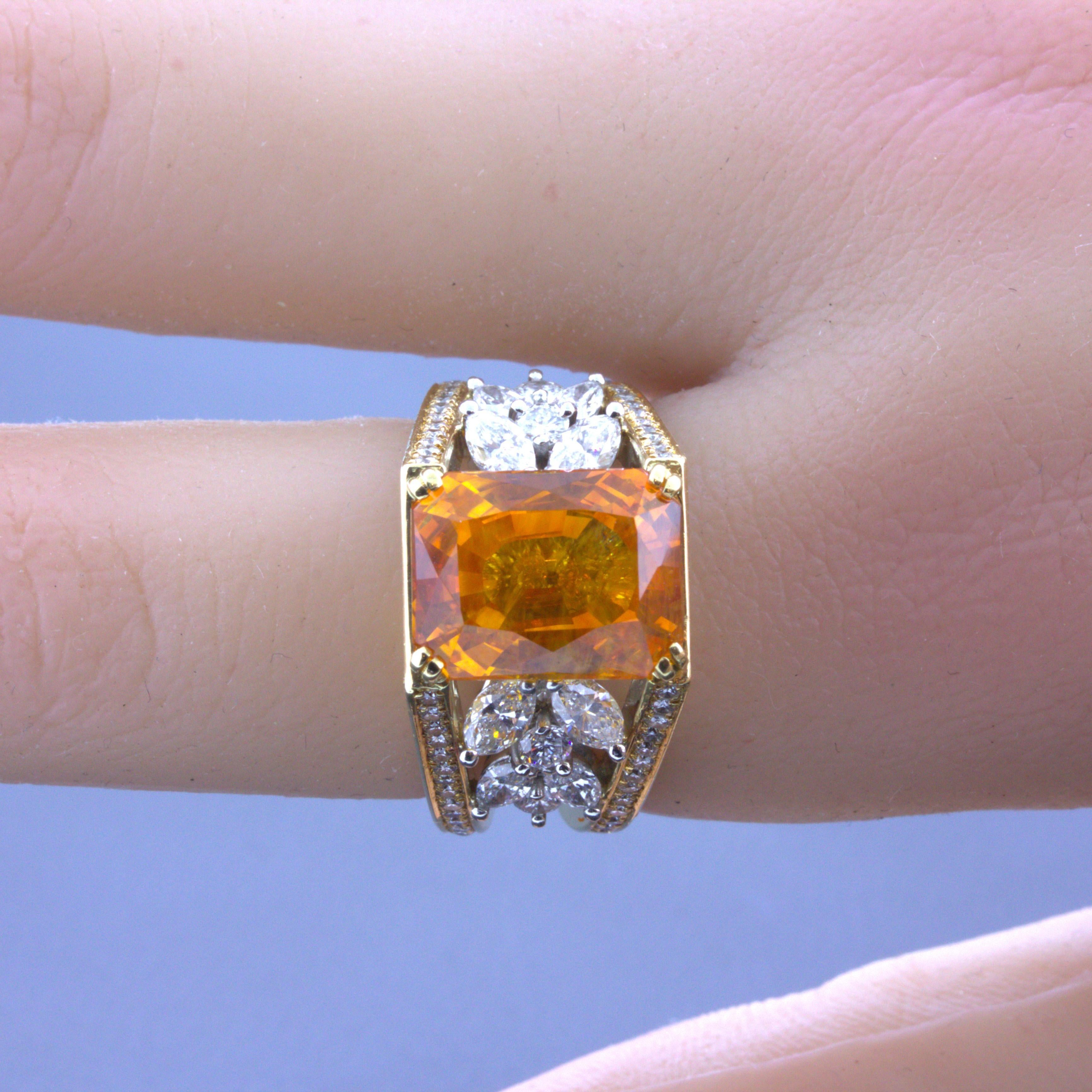 10.80 Carat Orange Sapphire Diamond Platinum & 18k Yellow Gold Ring In New Condition For Sale In Beverly Hills, CA