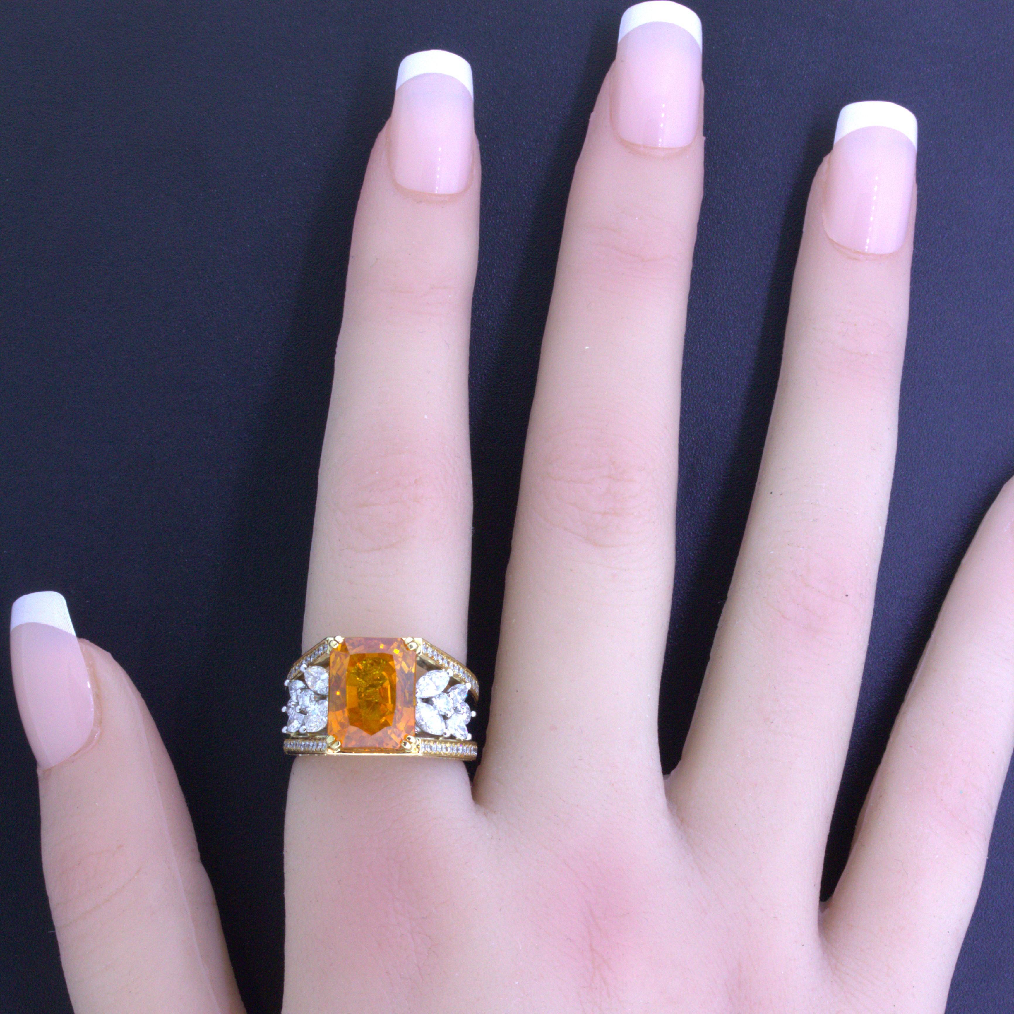 Women's 10.80 Carat Orange Sapphire Diamond Platinum & 18k Yellow Gold Ring For Sale