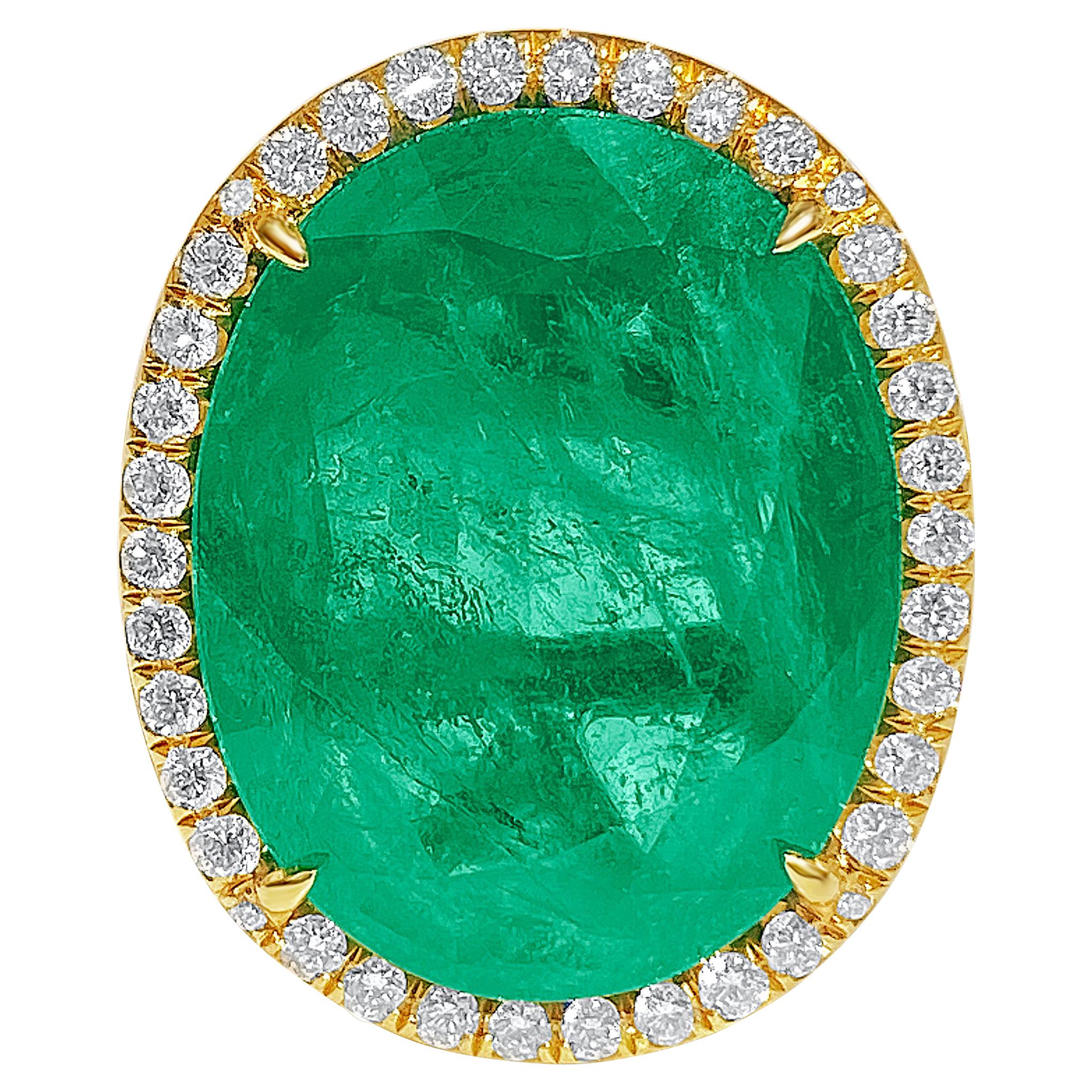 10.80 Carat Oval-Cut Emerald and Diamond 18 Karat Yellow Gold Ring For Sale