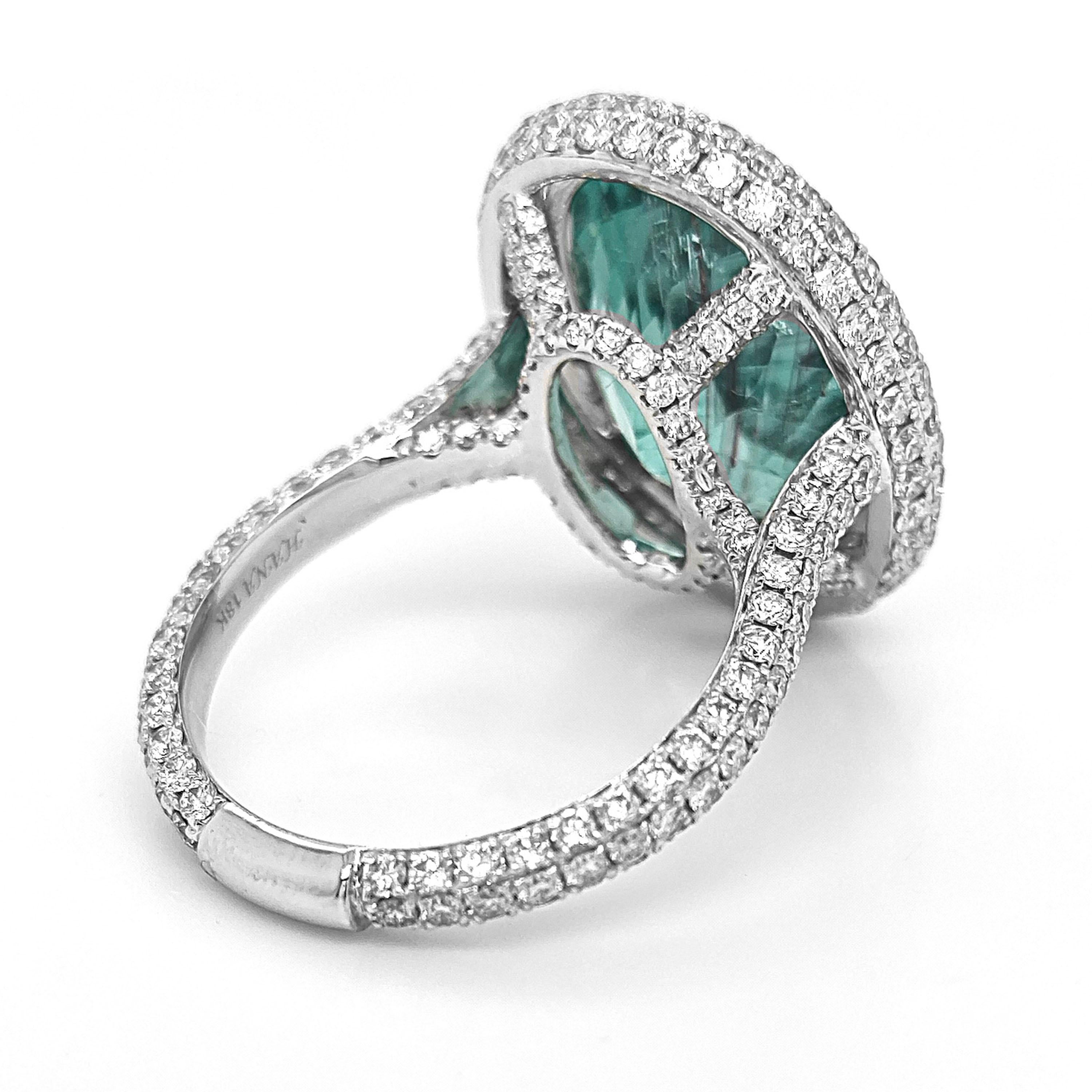 1 gemma PARAIBA TOURMALINE: 8,36 carati
72 diamanti tondi bianchi: 0,32 Carati
206 diamanti rotondi Whiting: 2,13 carati
Metallo: Oro bianco 18 carati, 5,00 grammi

