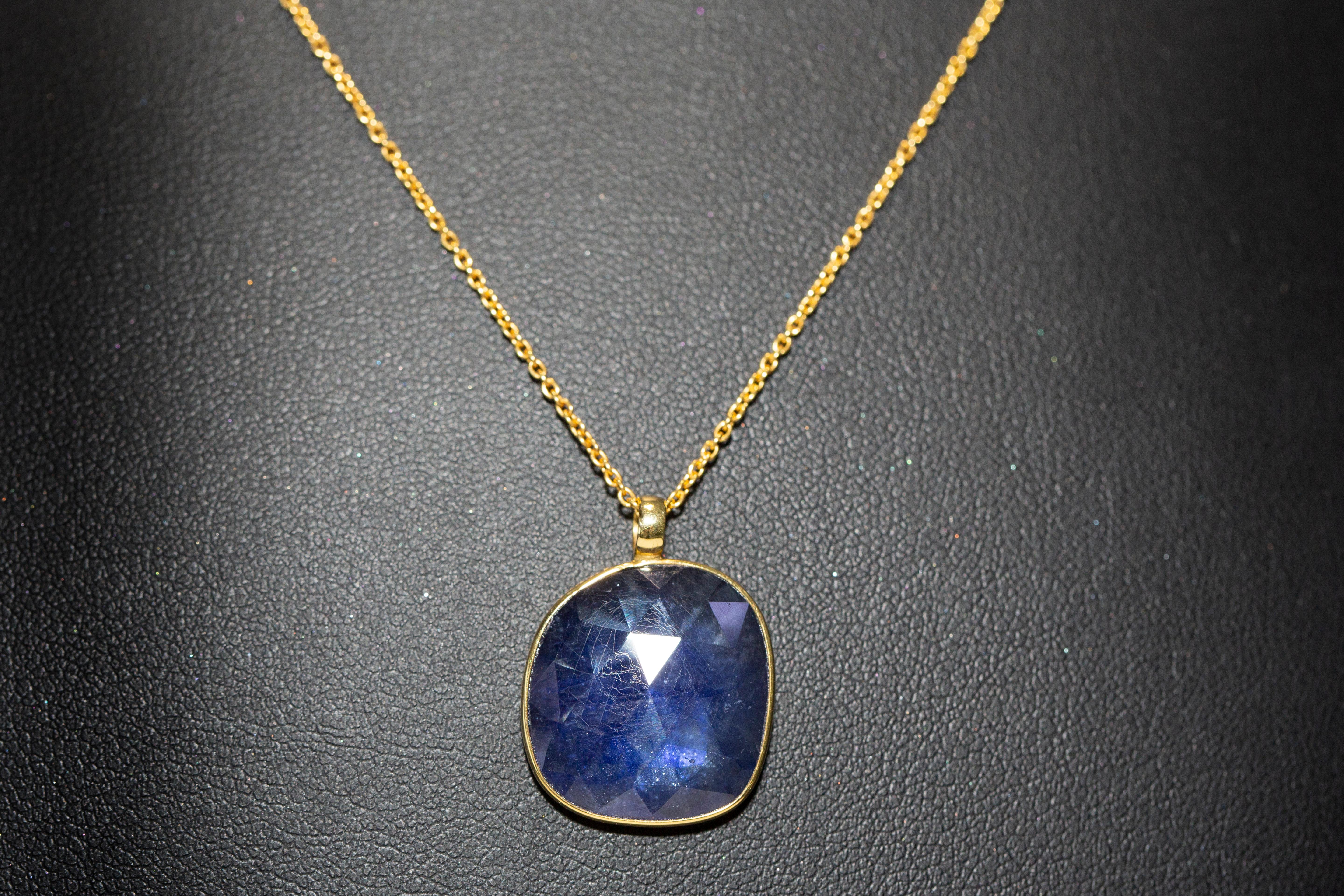 10.82 Carat Rose Cut Blue Sapphire Diamond 18 KT Yellow Gold Pendant Necklace  For Sale 5