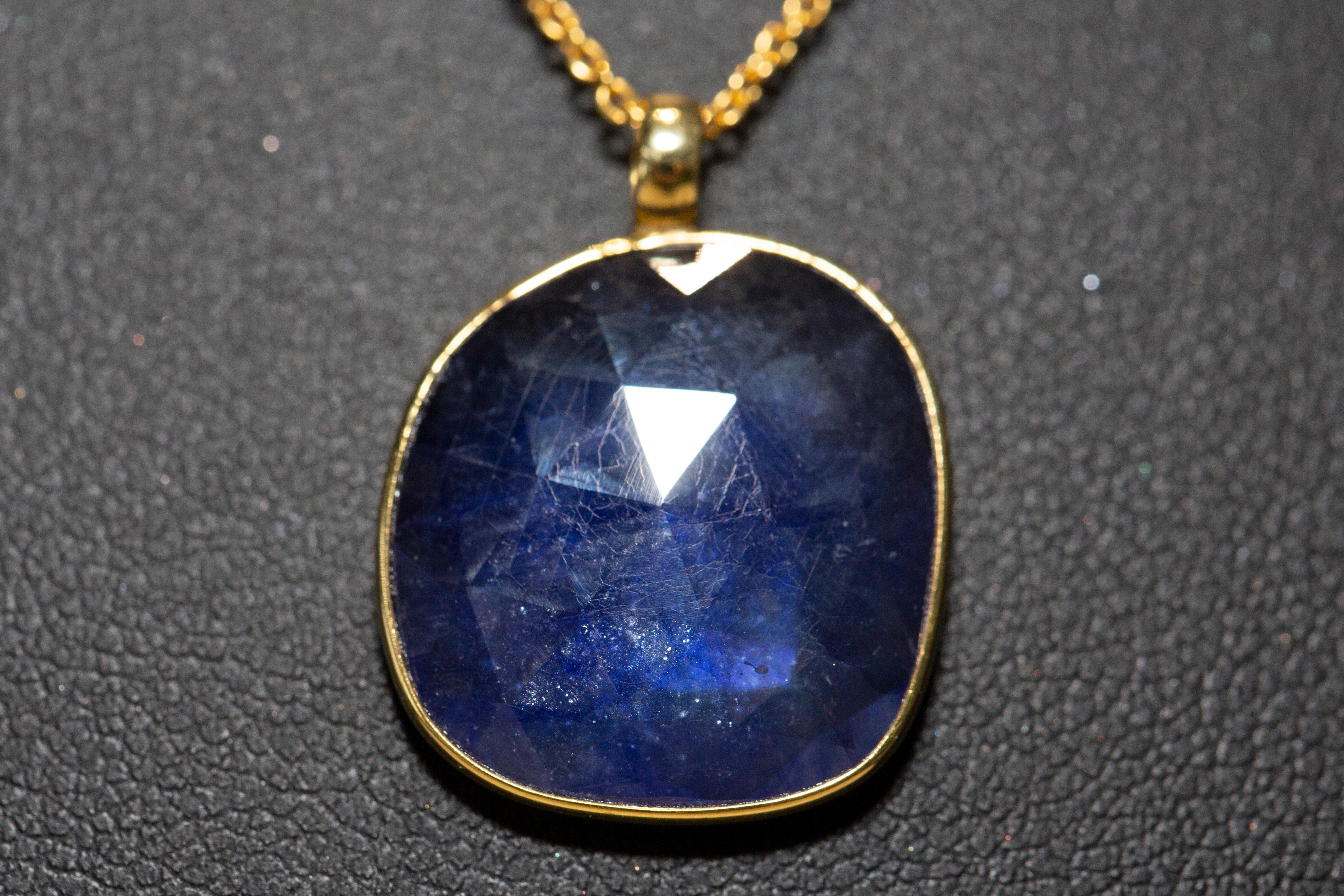 Contemporary 10.82 Carat Rose Cut Blue Sapphire Diamond 18 KT Yellow Gold Pendant Necklace  For Sale