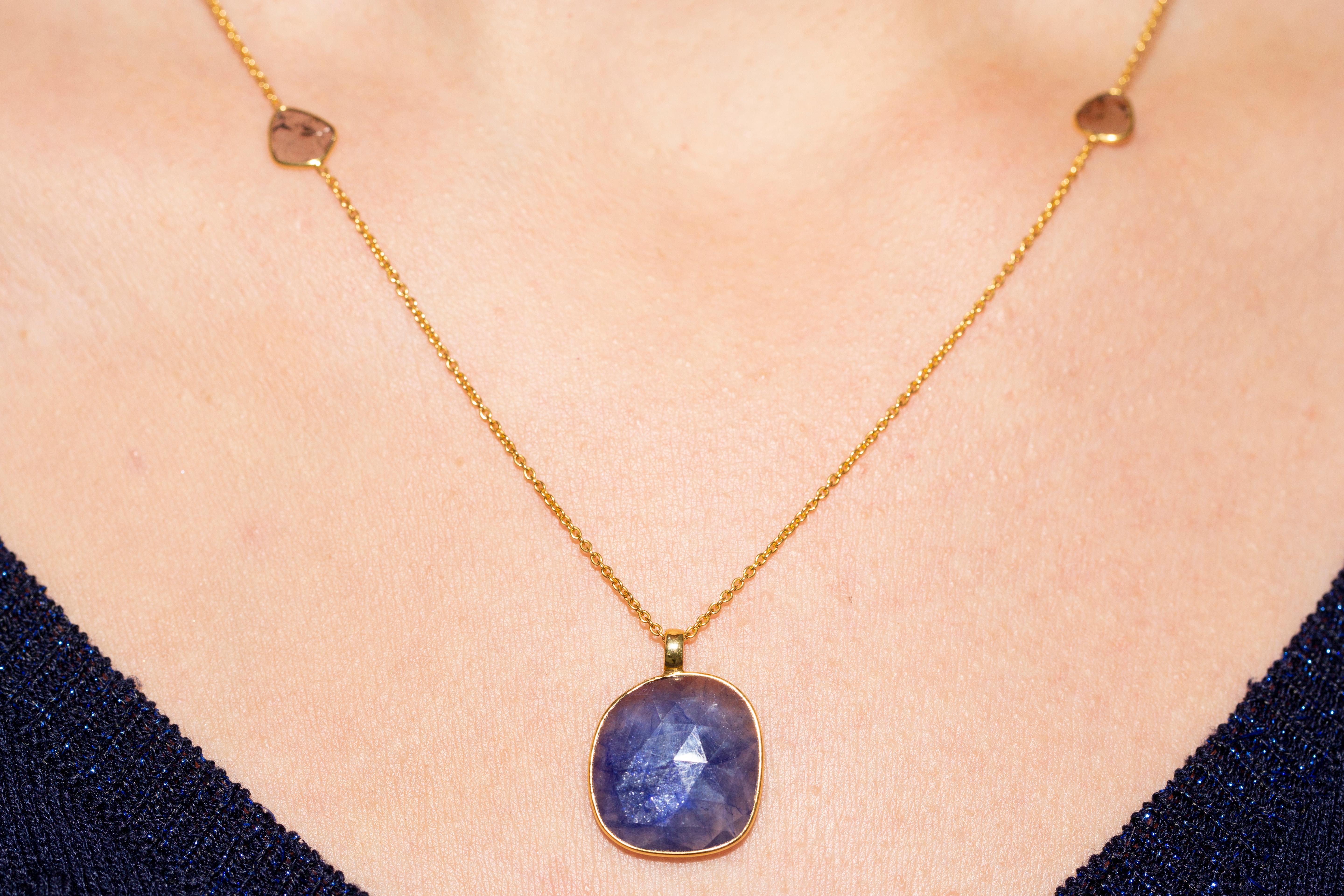 10.82 Carat Rose Cut Blue Sapphire Diamond 18 KT Yellow Gold Pendant Necklace  For Sale 1