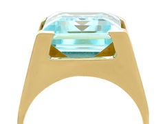 10.83 Carat Aquamarine and Yellow Gold Dress Ring