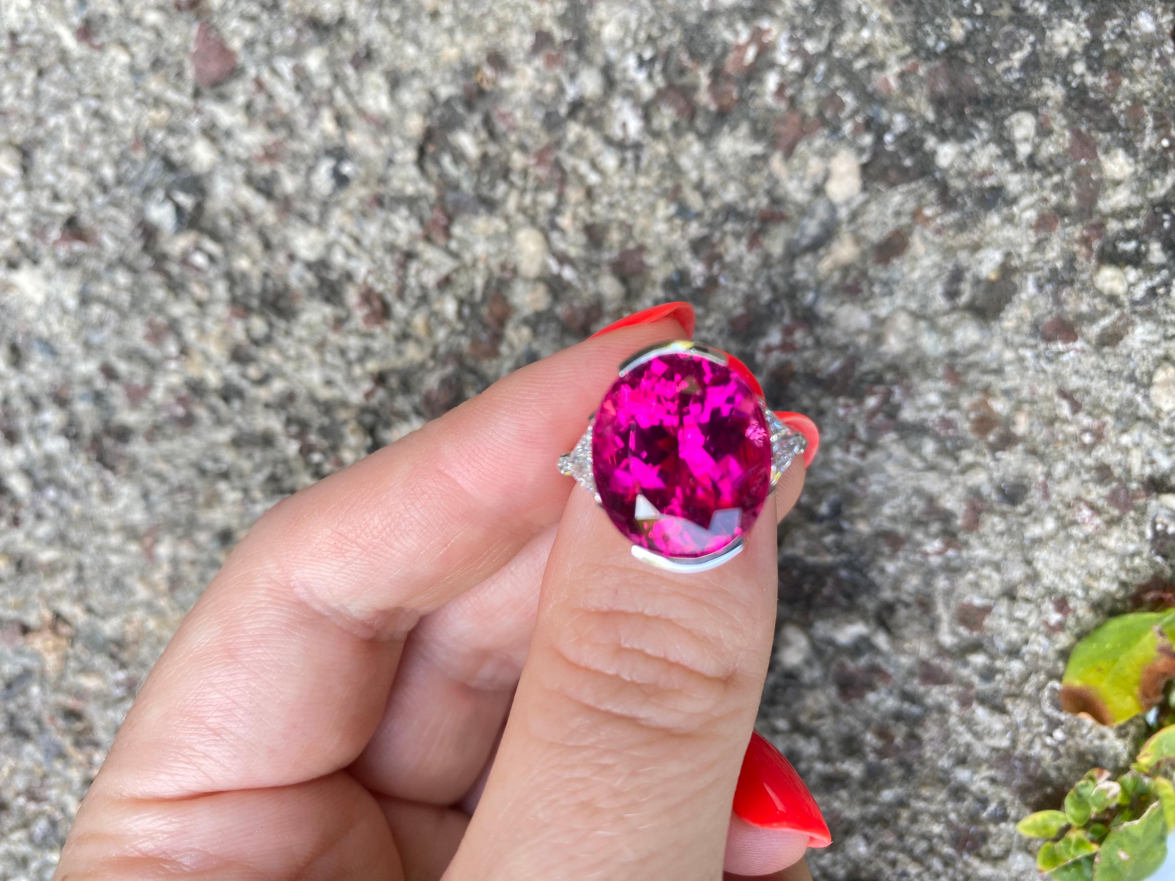 10,84 Karat Rubellit Turmalin Diamantring im Angebot 3
