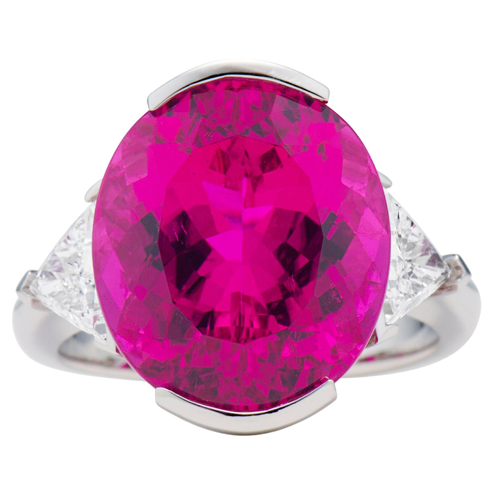 10,84 Karat Rubellit Turmalin & Diamant Ring