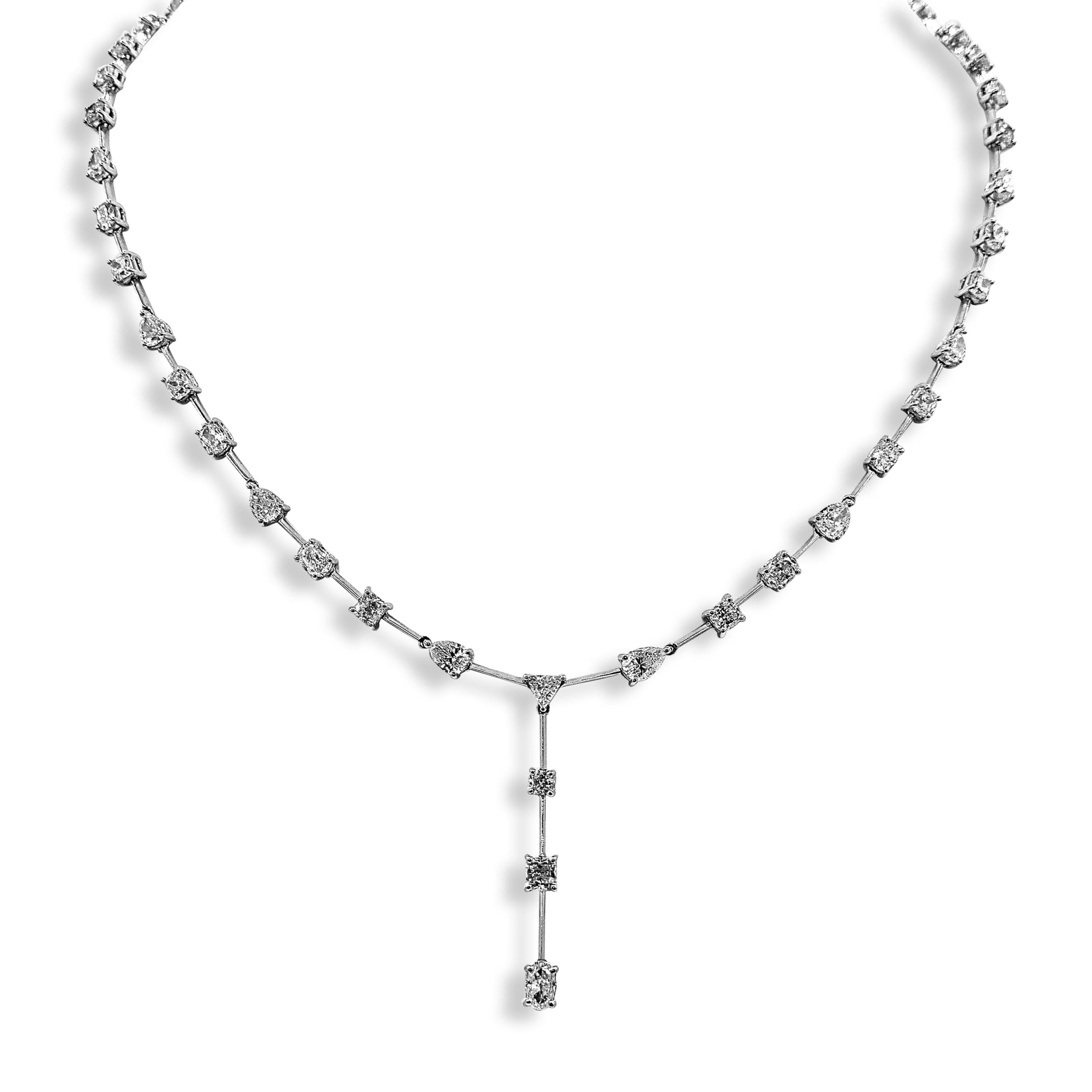 Taglio rotondo 10.85 Carat Diamond White Gold Necklace in vendita