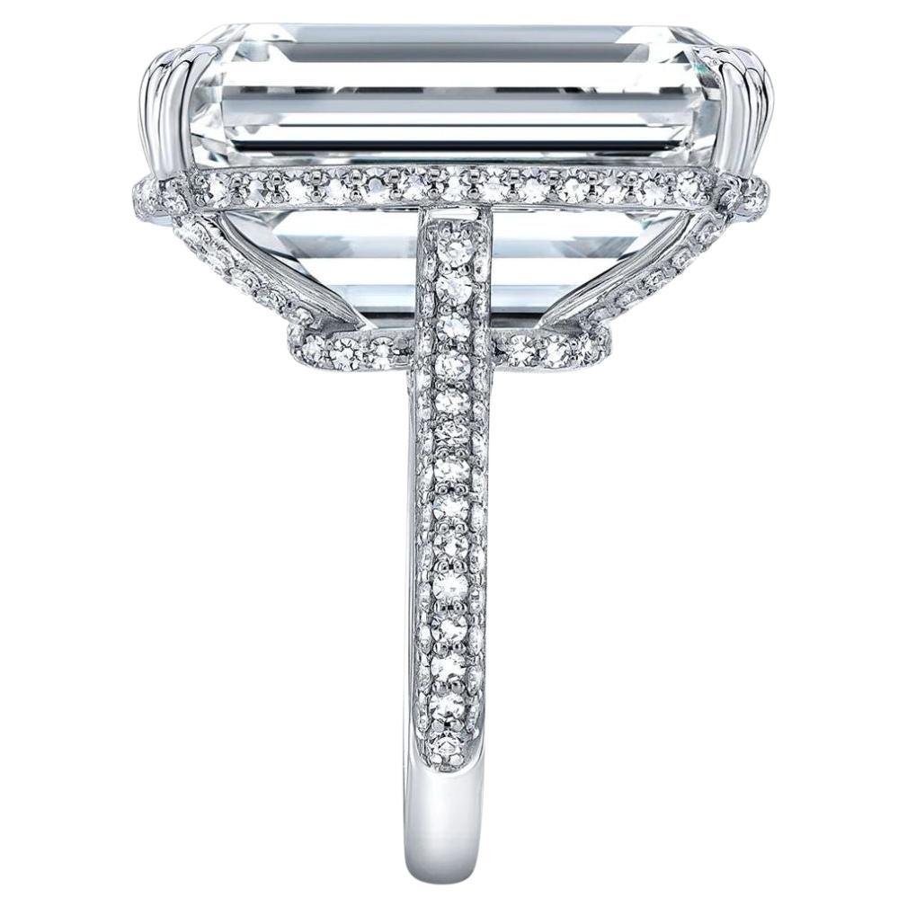 10,85 Karat Diamantring im Smaragdschliff Typ IIA D Farbe, innen lupenrein (Romantik) im Angebot
