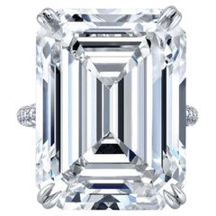 Anello con diamante taglio smeraldo da 10,85 carati di tipo IIA D Color, internamente impeccabile