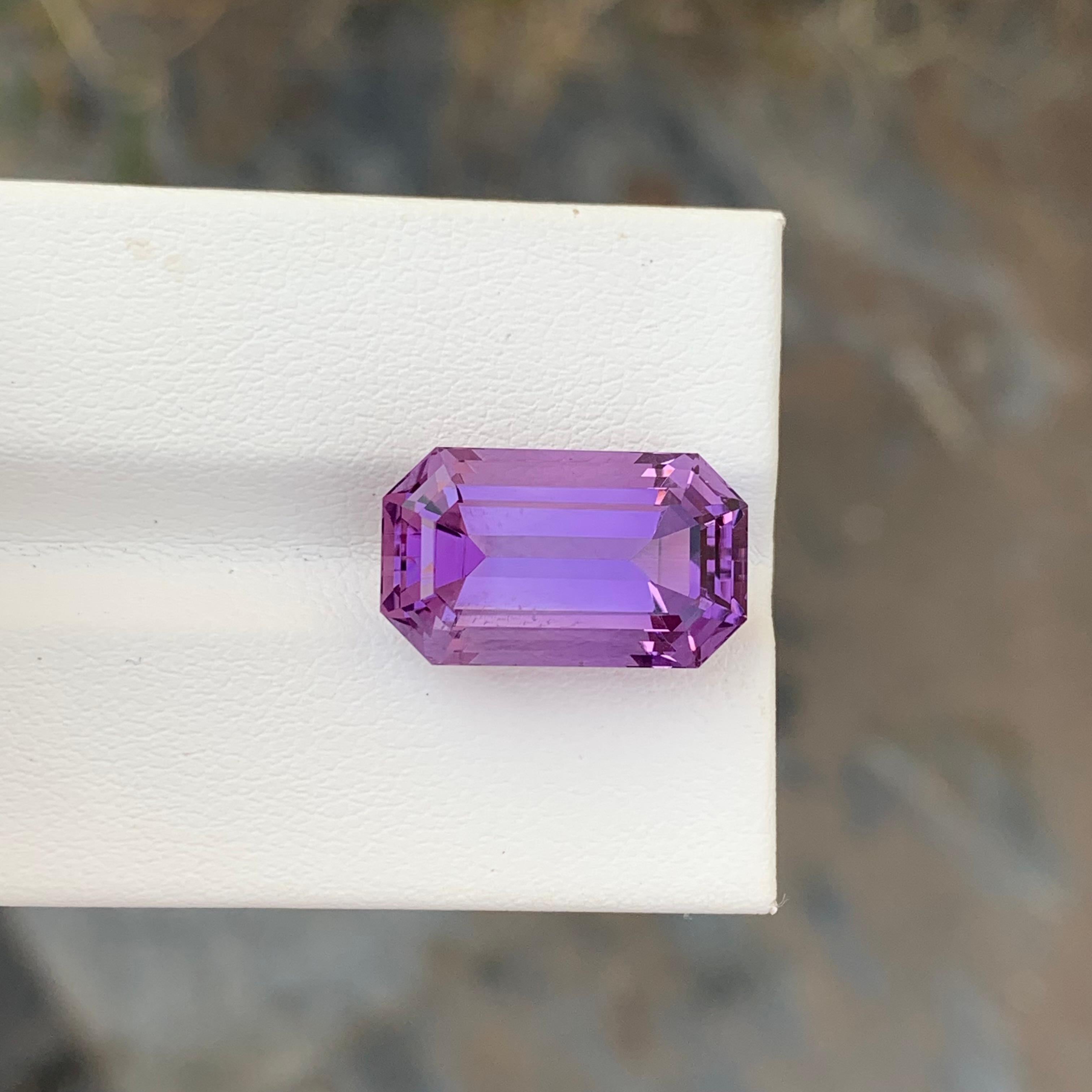 10.85 Karat natürlicher loser Amethyst-Smaragd in Smaragdform für die Schmuckherstellung (Smaragdschliff) im Angebot