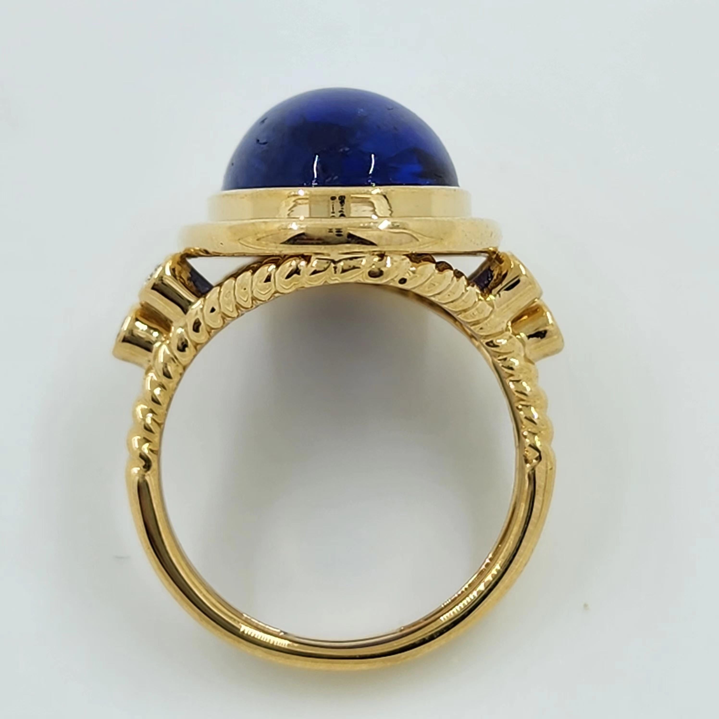 Bague cocktail en or jaune 18 carats avec tanzanite cabochon de 10,85 carats en vente 2