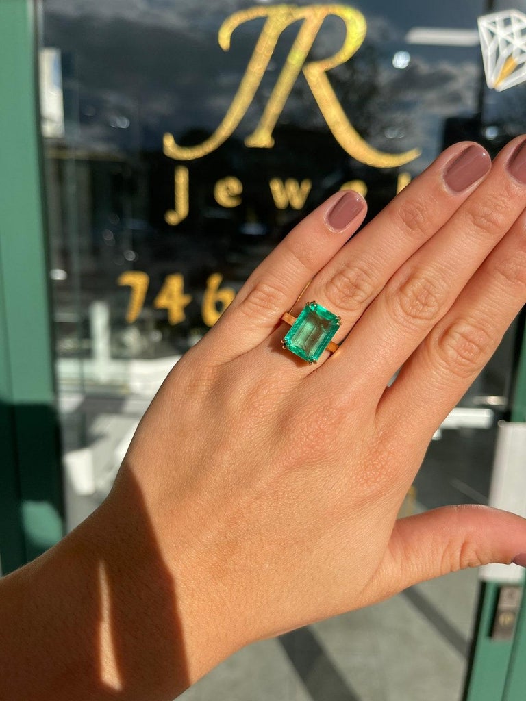 Modern 10.58cts 18K Large Heirloom Colombian Emerald-Emerald Cut Solitaire Ring For Sale