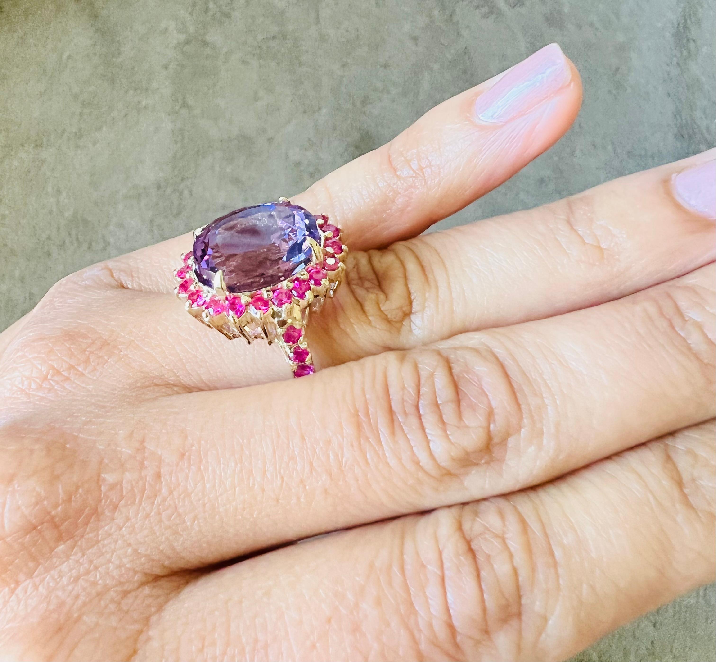Oval Cut 10.86 Carat Amethyst Pink Sapphire 14 Karat Yellow Gold Ring For Sale