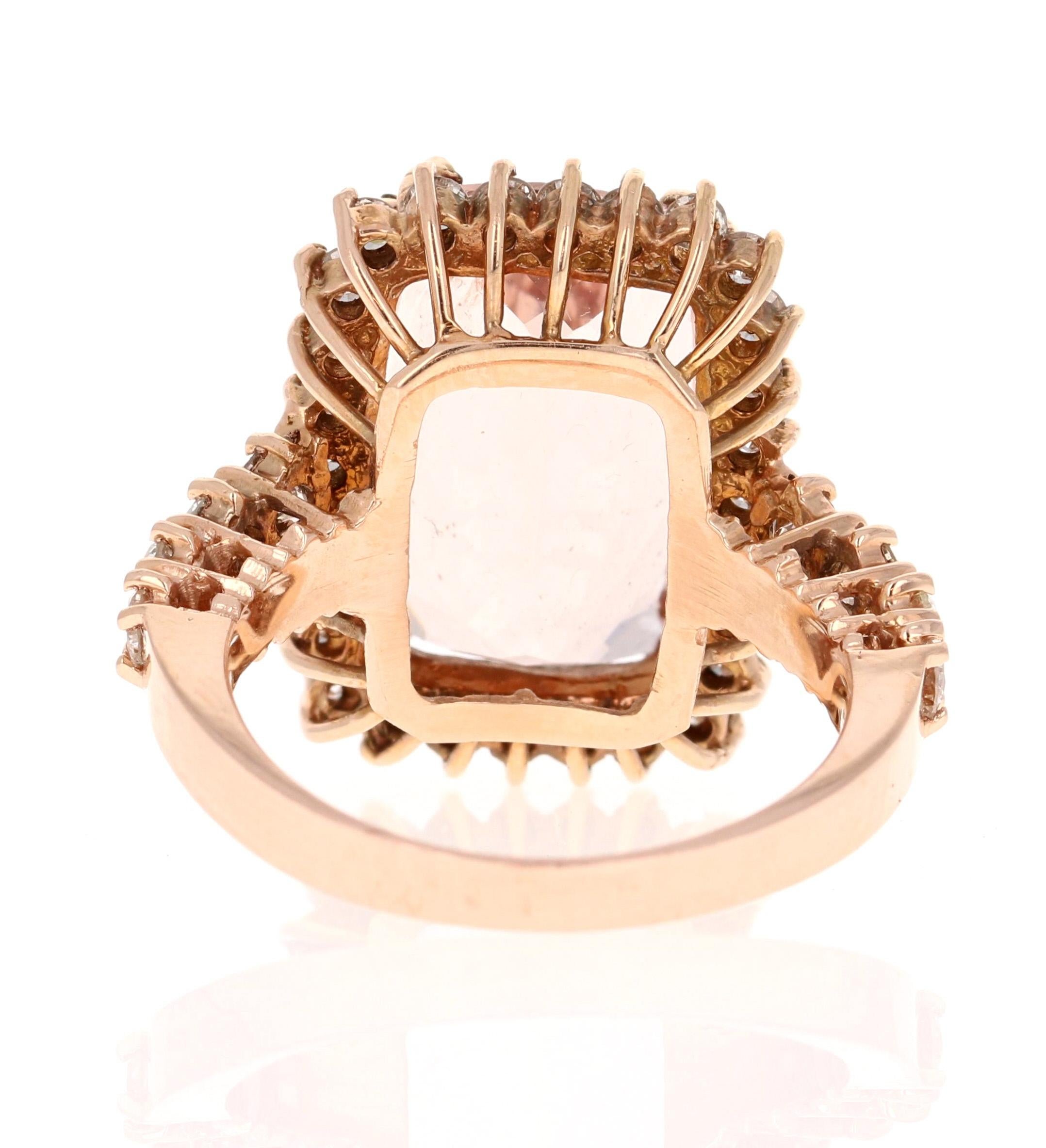 Taille émeraude Bague cocktail en or rose 14 carats avec Morganite de 10,86 carats et diamants en vente