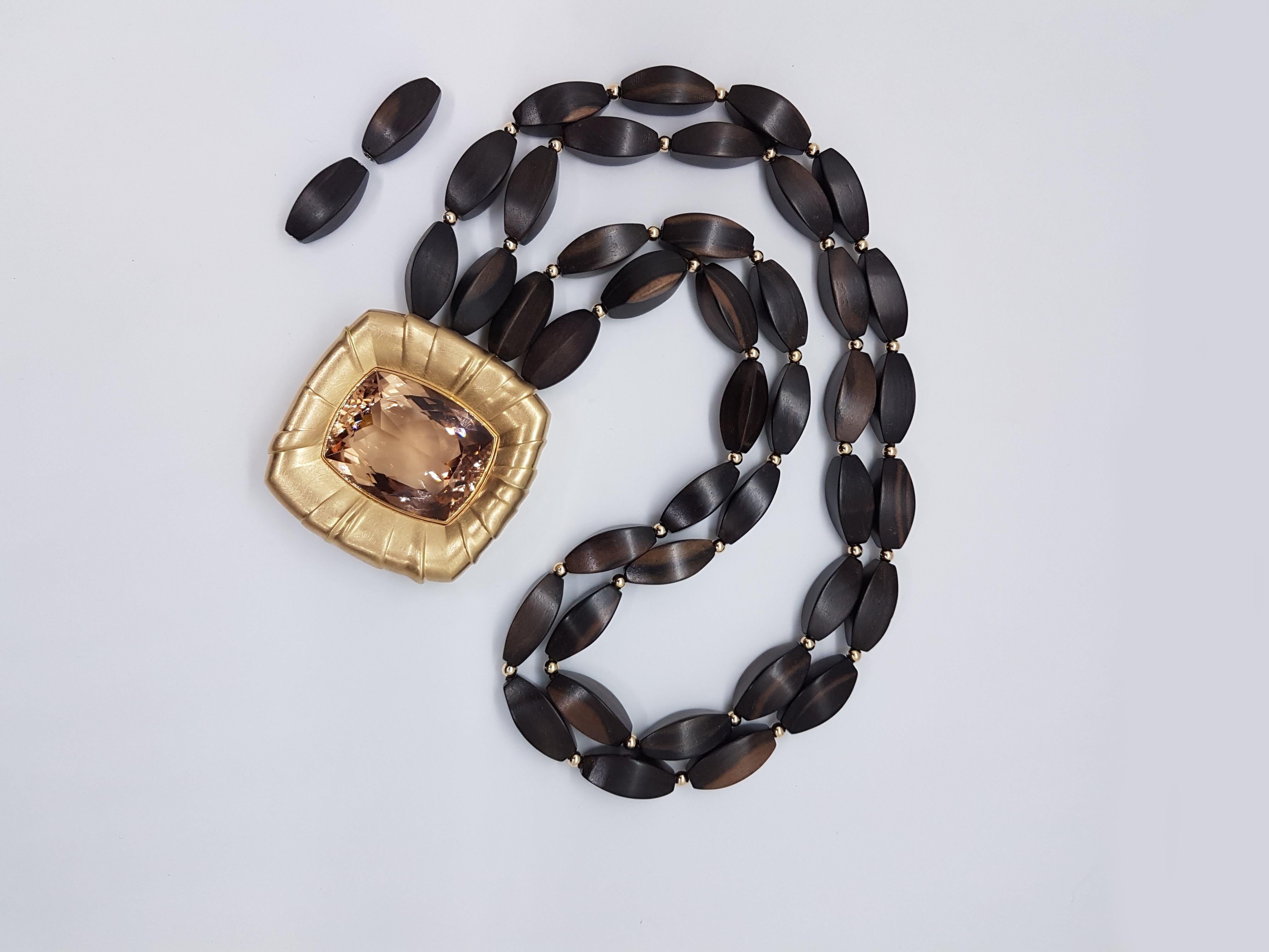 108,64 Karat Morganit Roségold Tiger-Ebenholz 4-seitige Oliv-Halskette (Kissenschliff) im Angebot