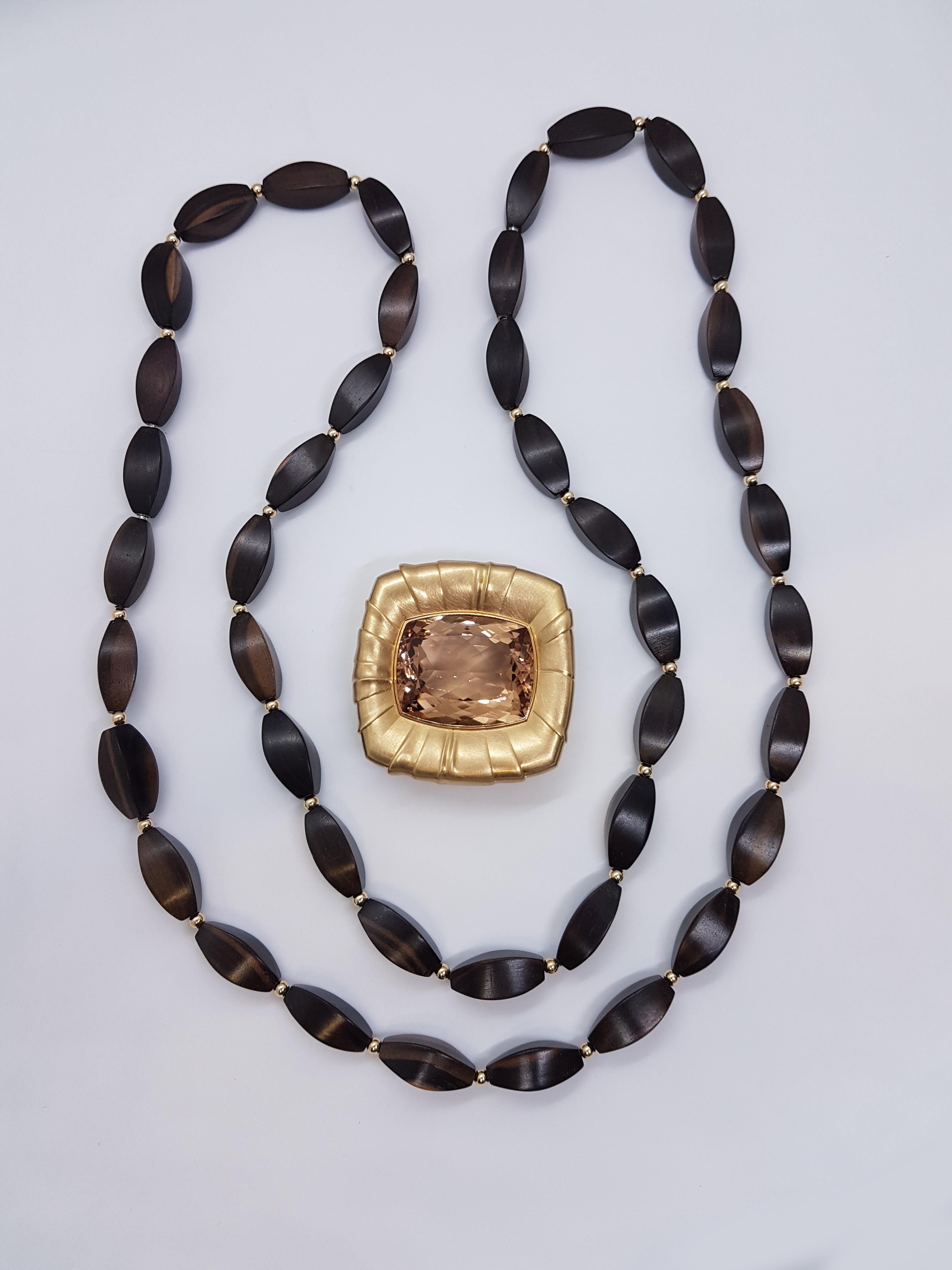 108, 64 Carat Morganite Rose Gold Tiger Ebony 4-Sided Olive Necklace In New Condition For Sale In Berlin, DE
