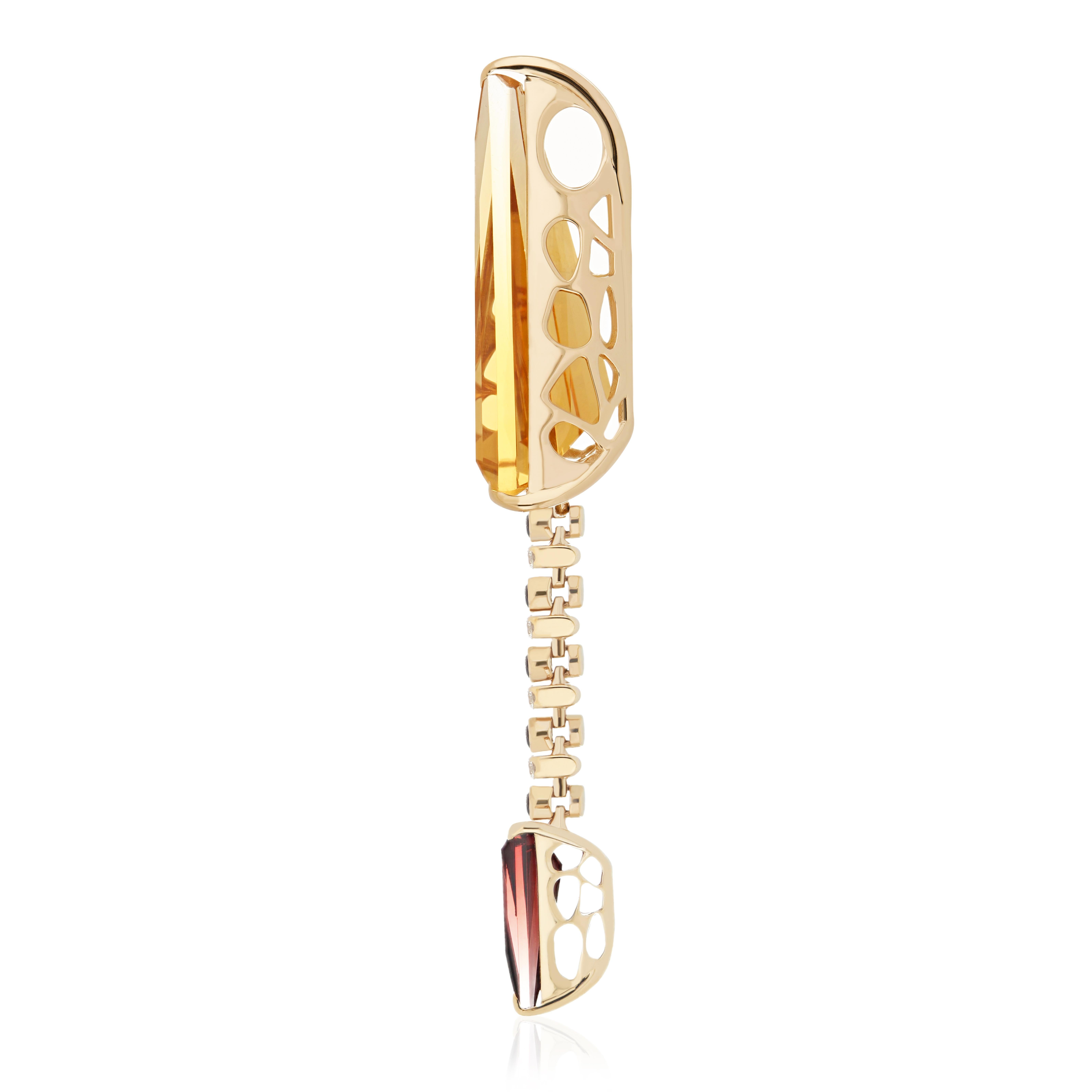 Offrez-vous le summum de l'Elegance : Découvrez notre pendentif en or jaune 14 carats réalisé de main de maître, véritable témoignage de sophistication et de luxe raffiné. Cette pièce à couper le souffle met en valeur une superbe citrine de 10,80cts