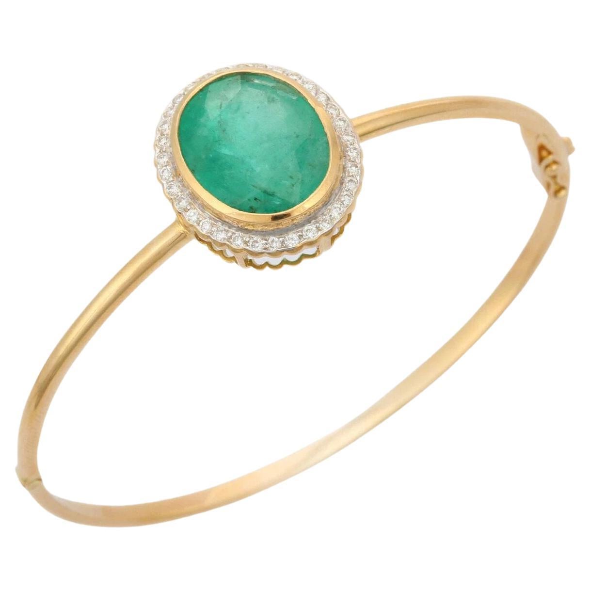 10.87 Carats Oval Emerald Diamond 18 Karat Yellow Gold Bangle Bracelet