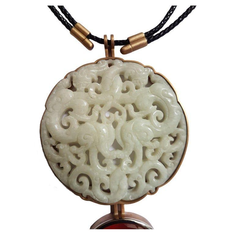 Collier disque en or et bronze avec opale de feu de Tahiti 10,88 carats et perles de jade blanc en vente 2