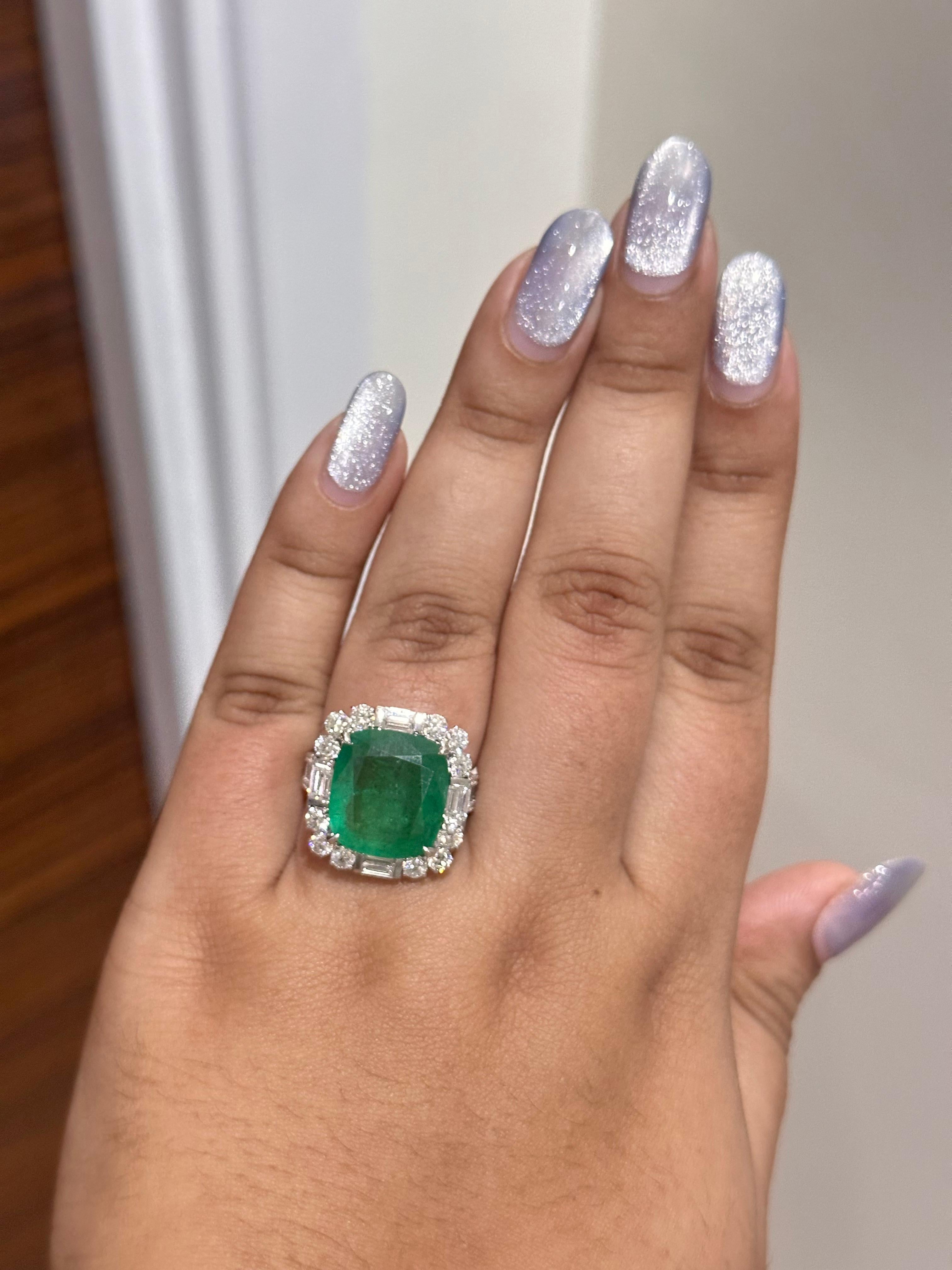 Women's 10.88 Carat Zambian Emerald Diamond Ring For Sale