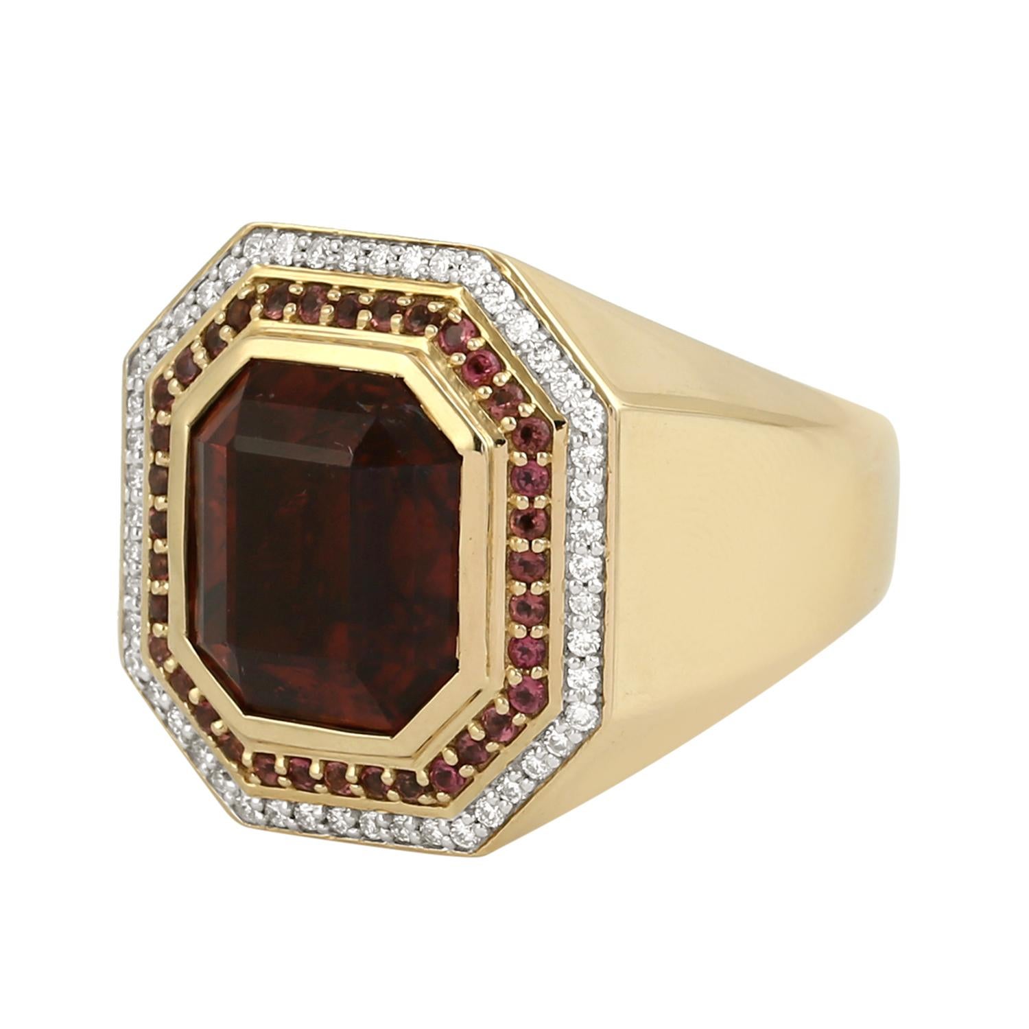 10.88 ct Pink Tourmaline Ring With Diamonds Made in 18k Yellow Gold (Art déco) im Angebot