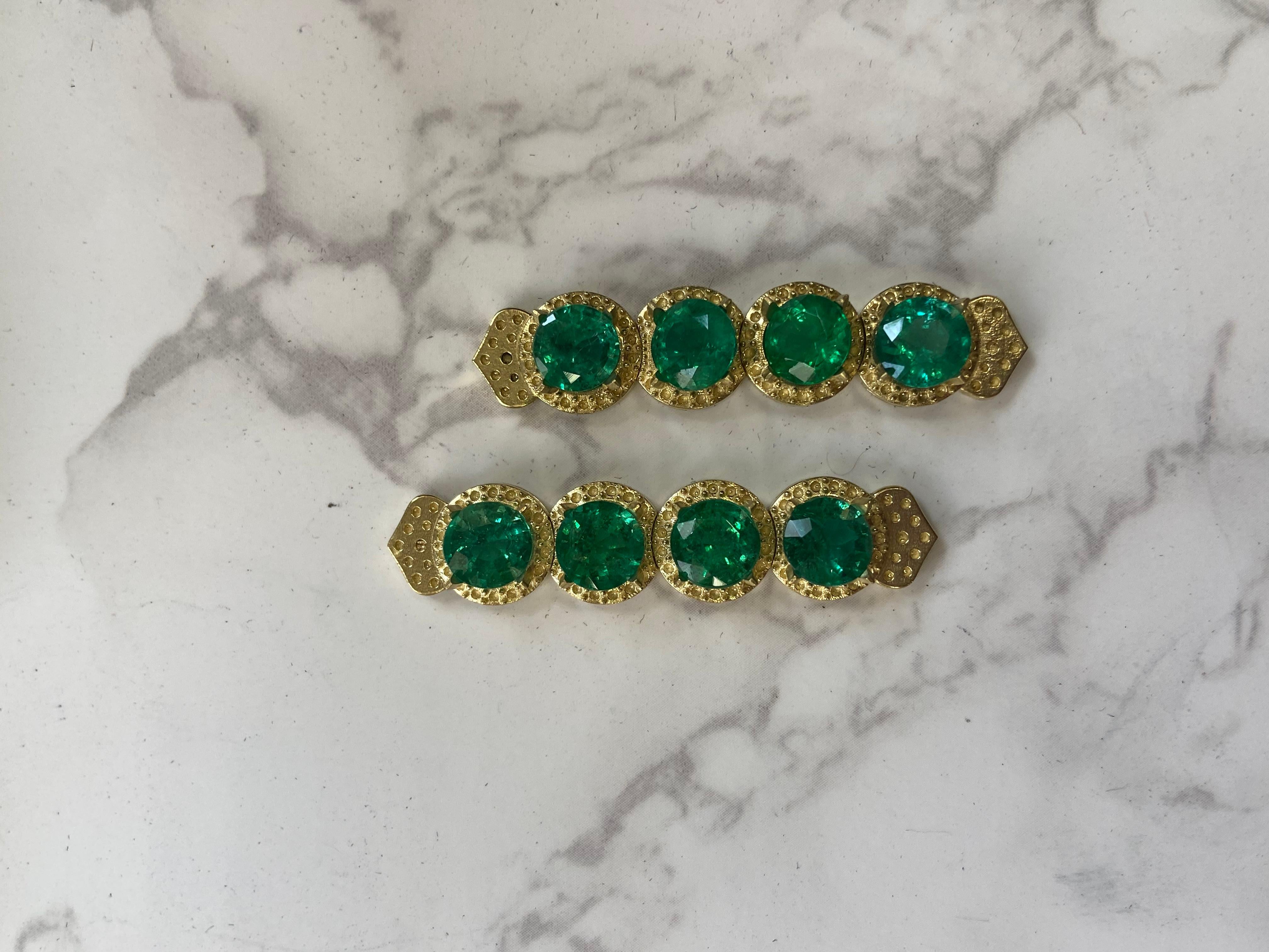 Contemporary 10.88ct Zambian Emerald earrings in 18K yellow gold. For Sale