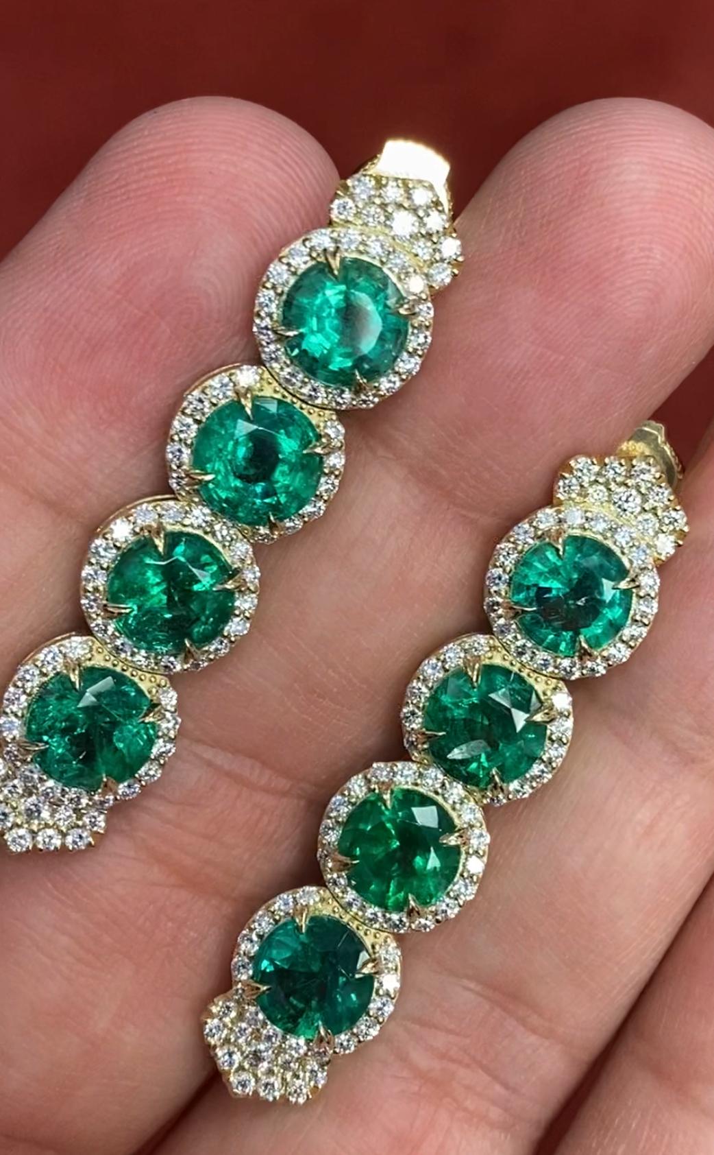 10.88ct Zambian Emerald earrings in 18K yellow gold. In New Condition For Sale In Los Angeles, CA