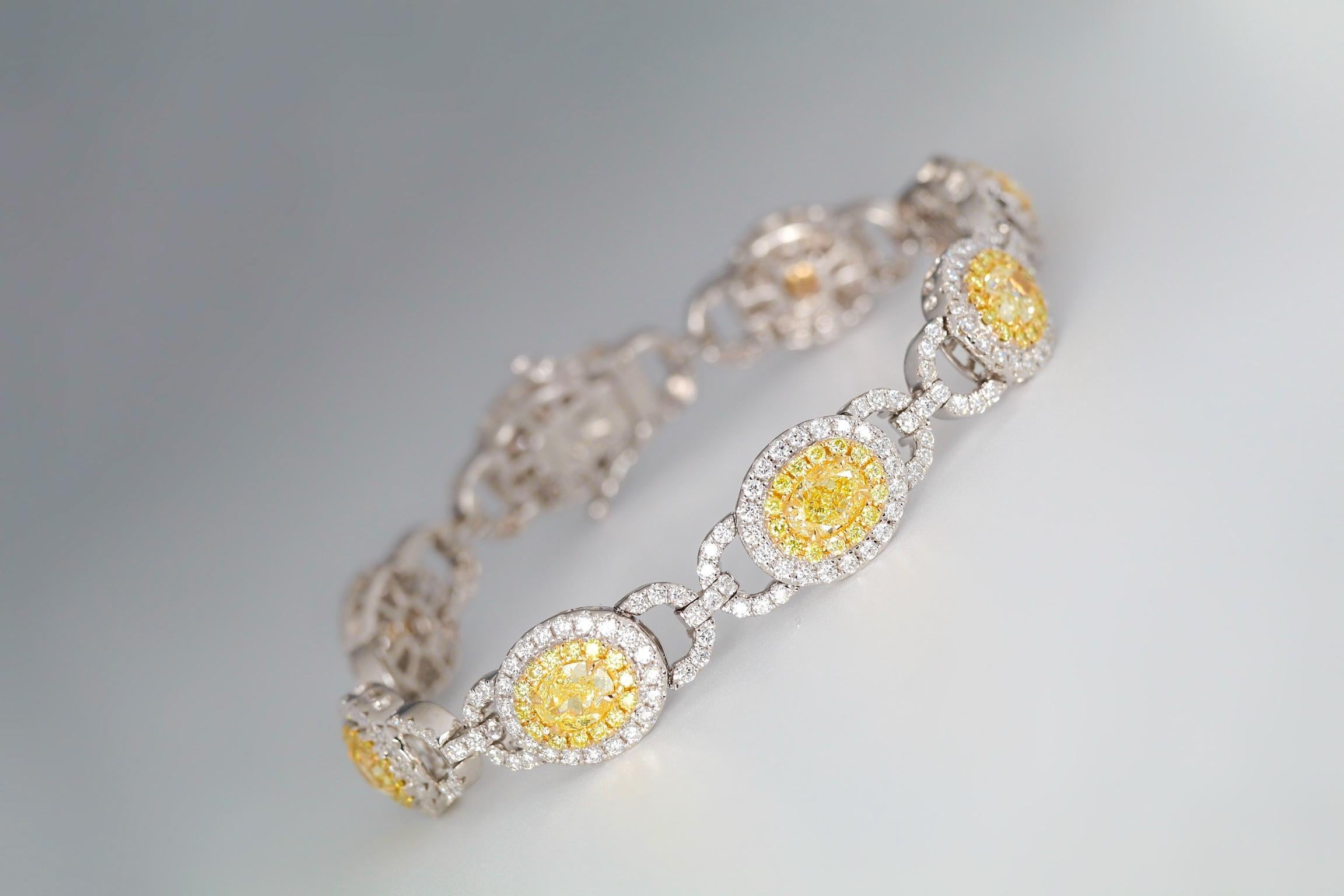 Armband mit 10,89 Karat gelben und weißen Diamanten im Ovalschliff, gefasst in 18 Karat Weißgold. im Angebot 2