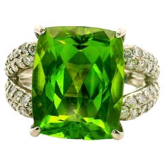 Bague en platine de 10.89 carats avec péridot et diamant