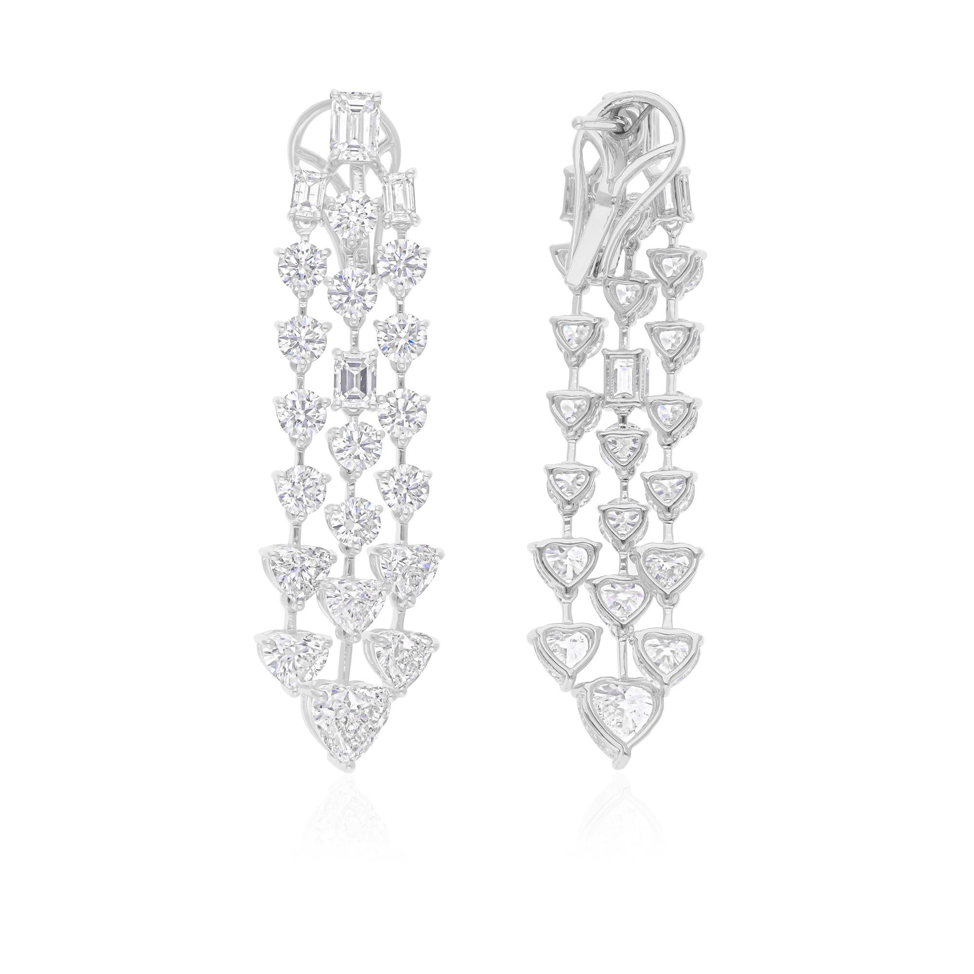 Coulées dans de l'or 18 carats, ces boucles d'oreilles exquises sont serties de 10,89 carats de diamants étincelants.

Suivez la vitrine de Spectrum Jewels pour découvrir la dernière collection et les pièces exclusives. Spectrum Jewels est fièrement